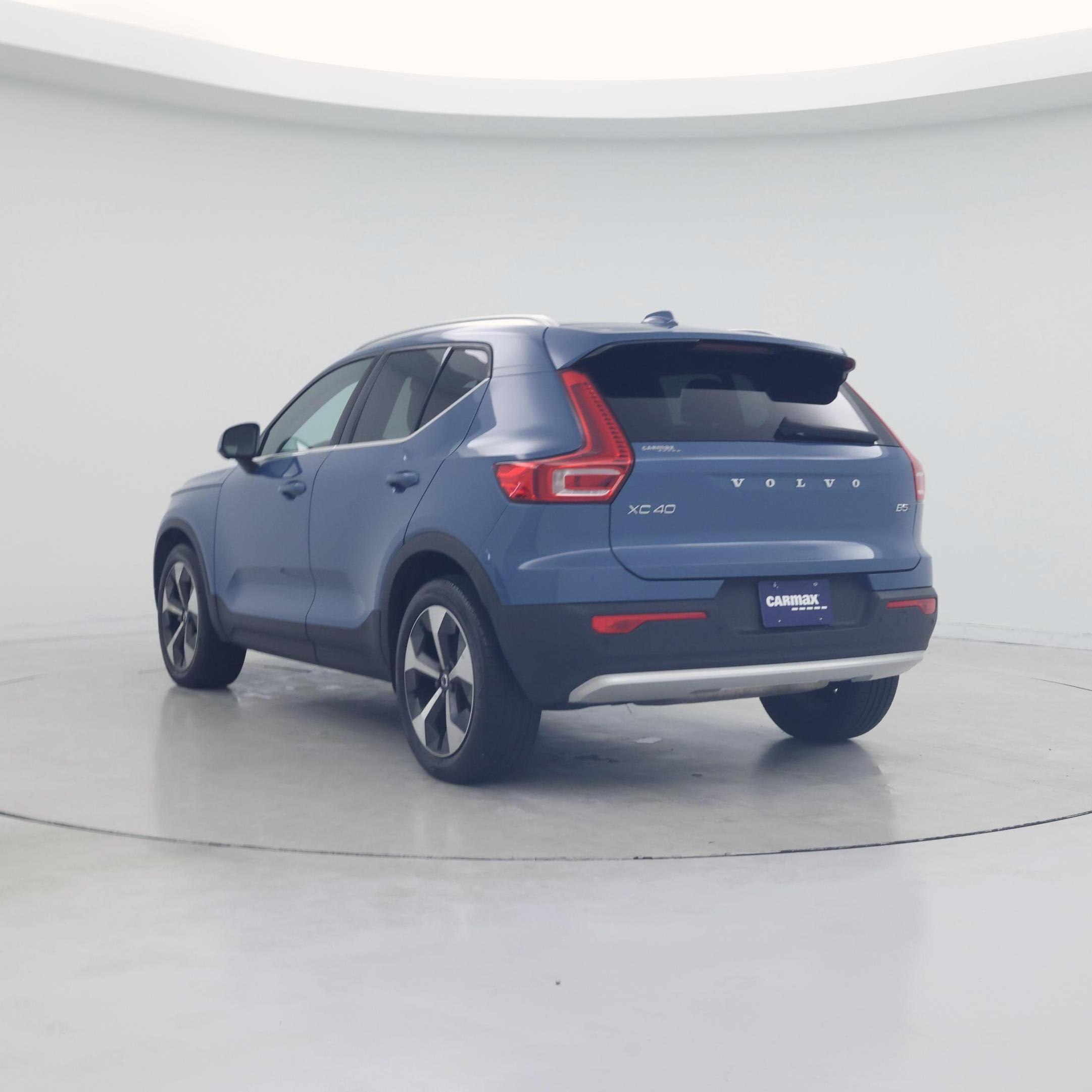 Thumbnail: 2023 Volvo XC40 - 2