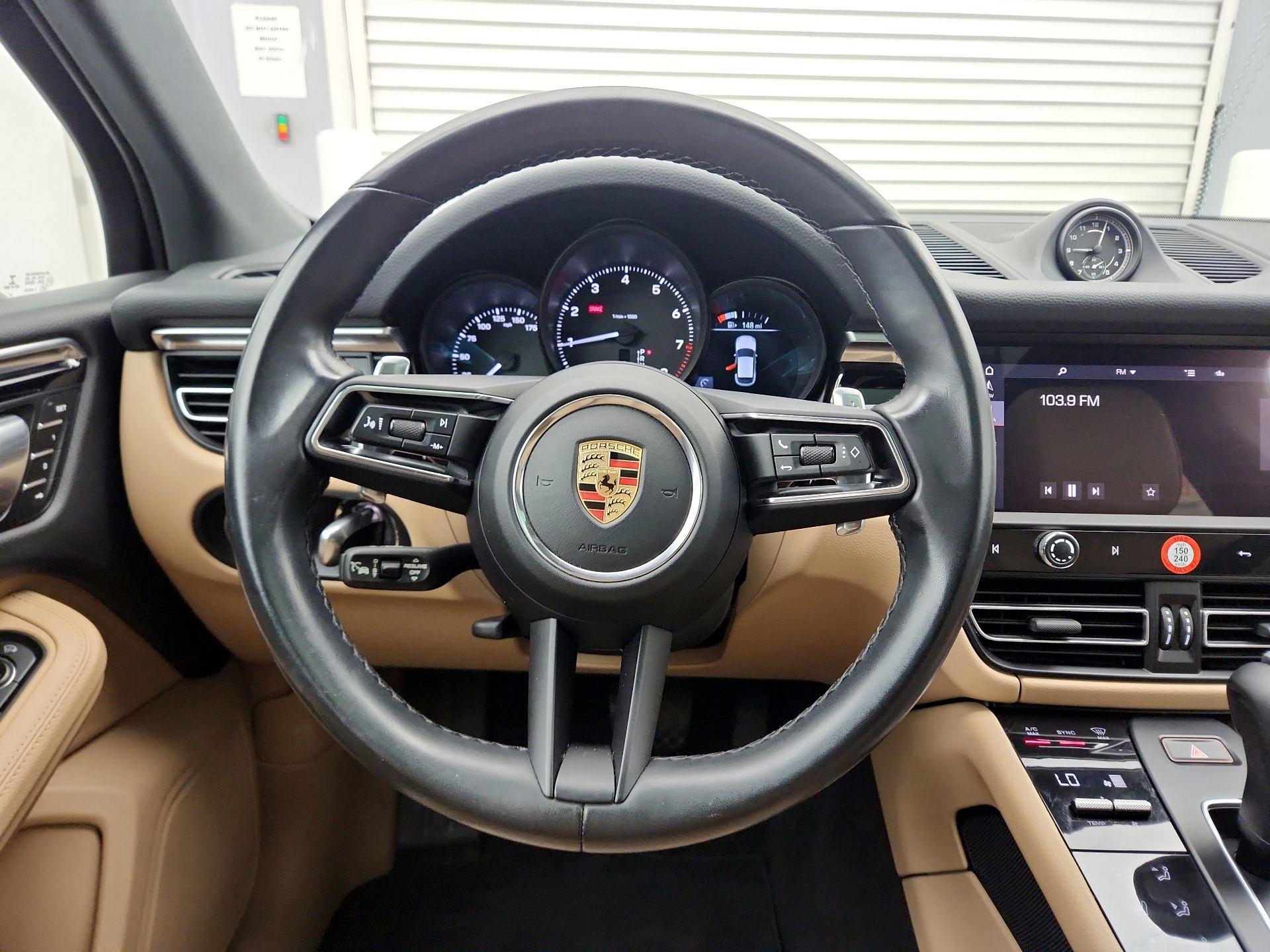 Thumbnail: 2023 Porsche Macan - 10