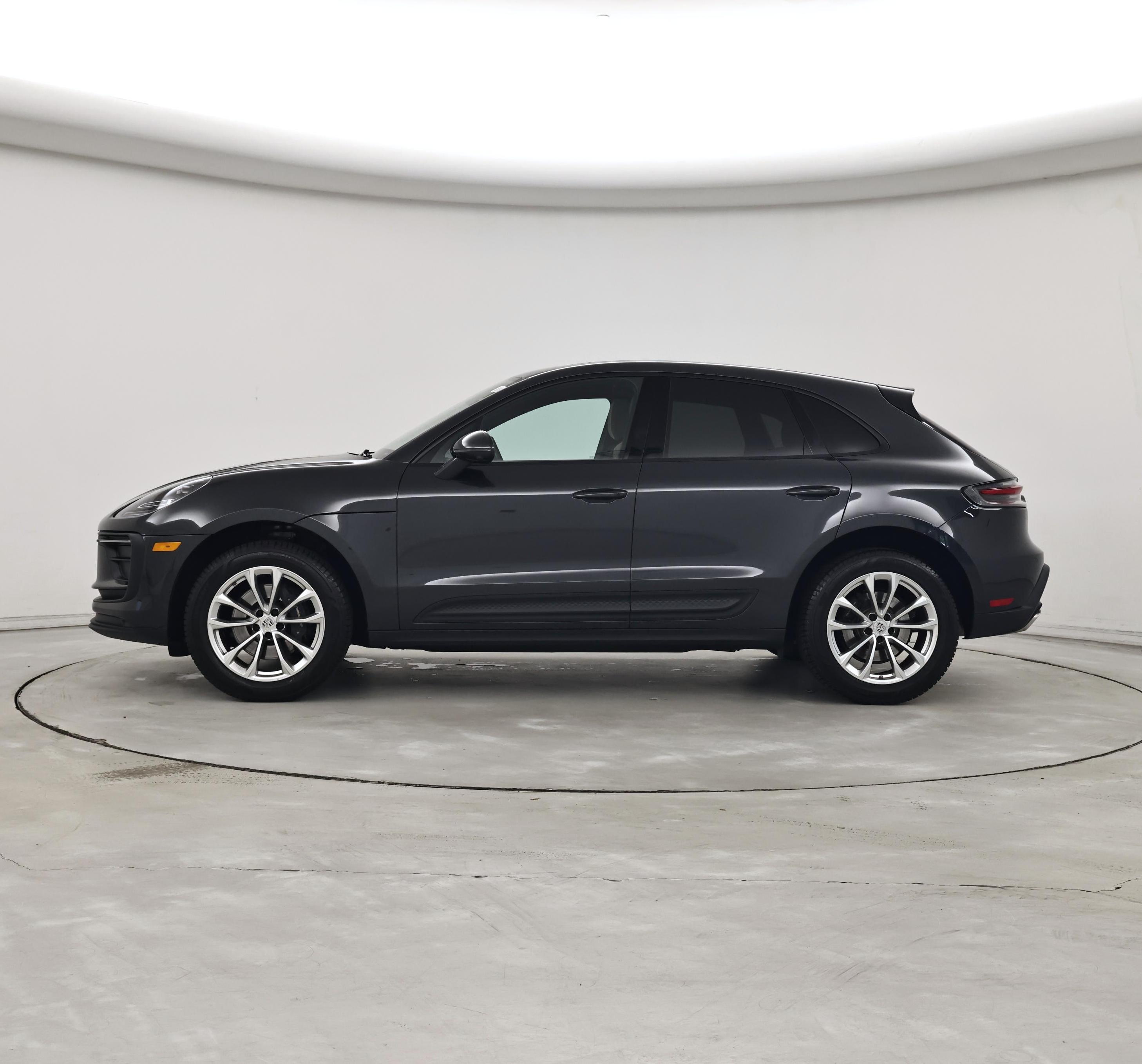 Thumbnail: 2023 Porsche Macan - 3