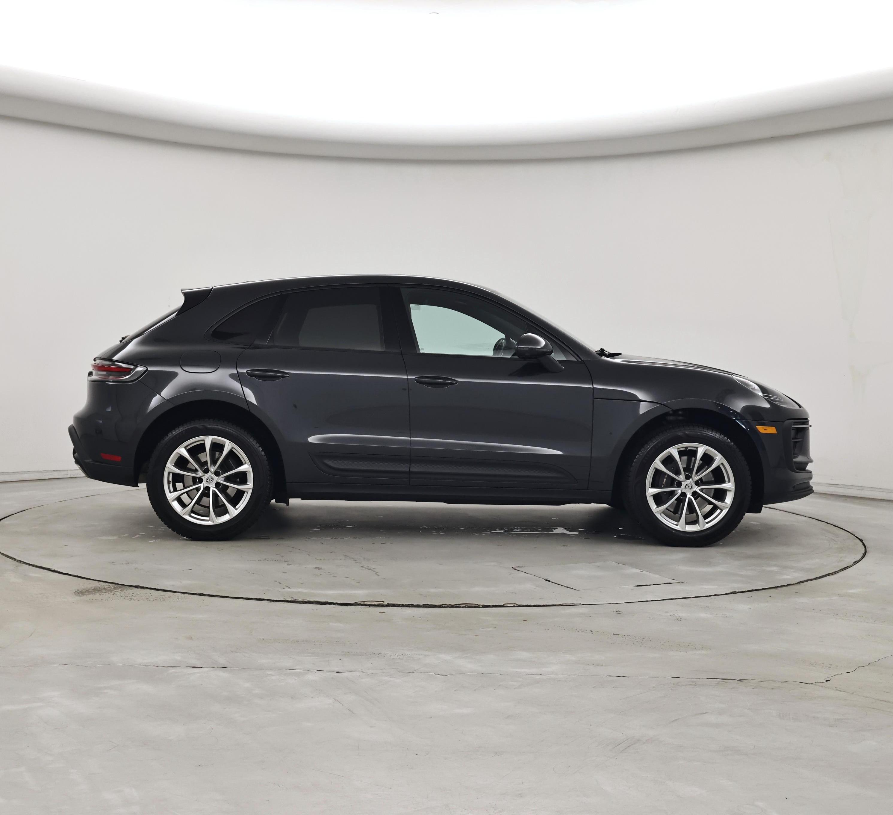 Thumbnail: 2023 Porsche Macan - 7