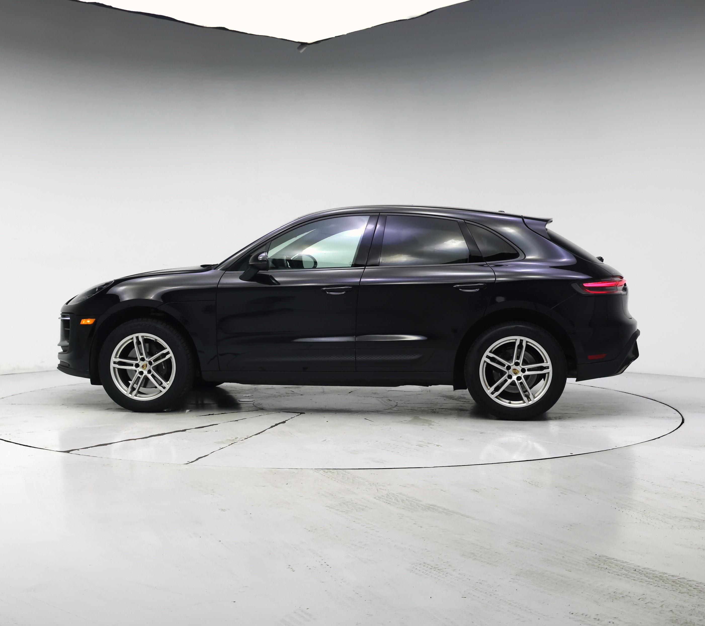 Thumbnail: 2023 Porsche Macan - 3