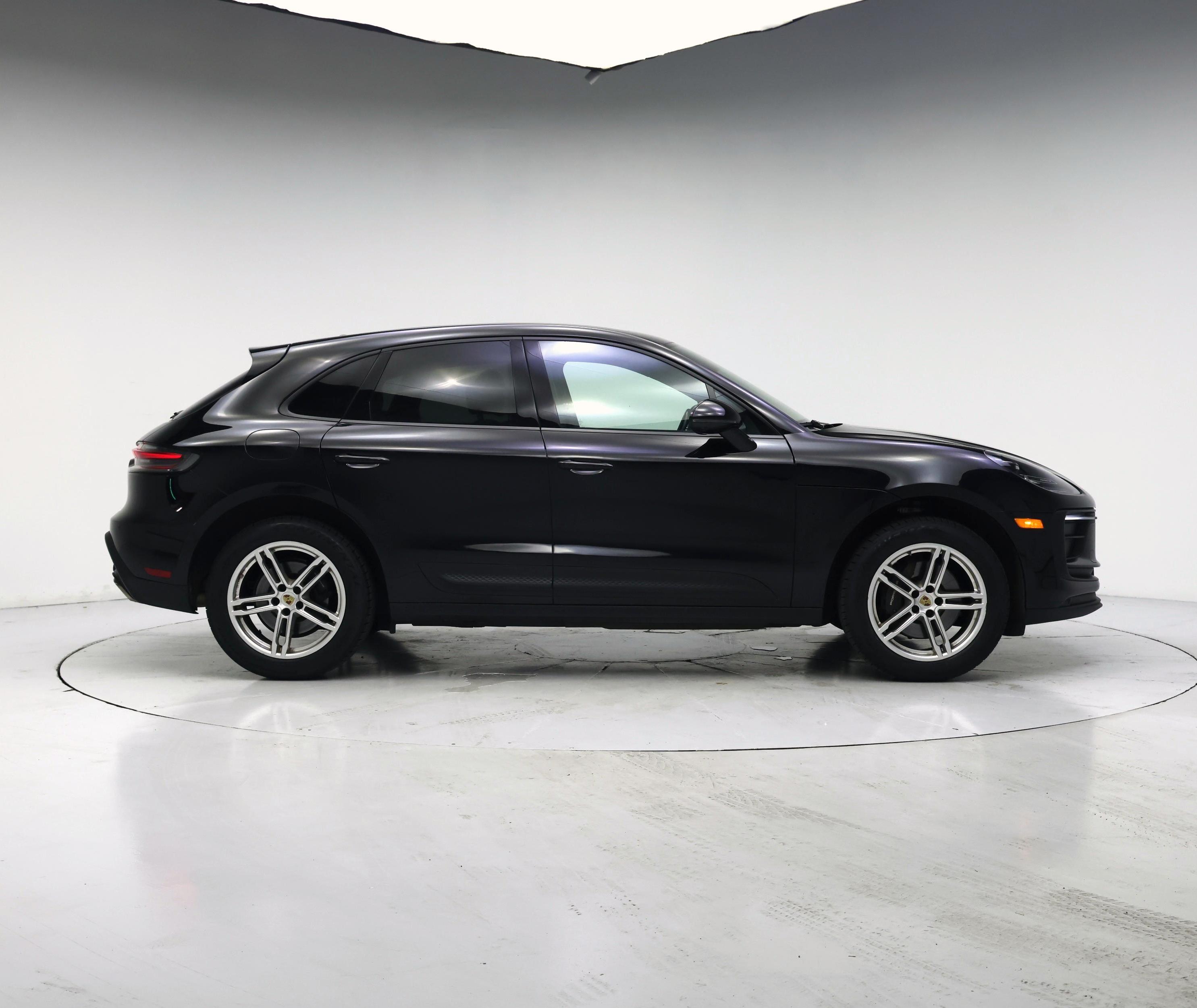 Thumbnail: 2023 Porsche Macan - 7
