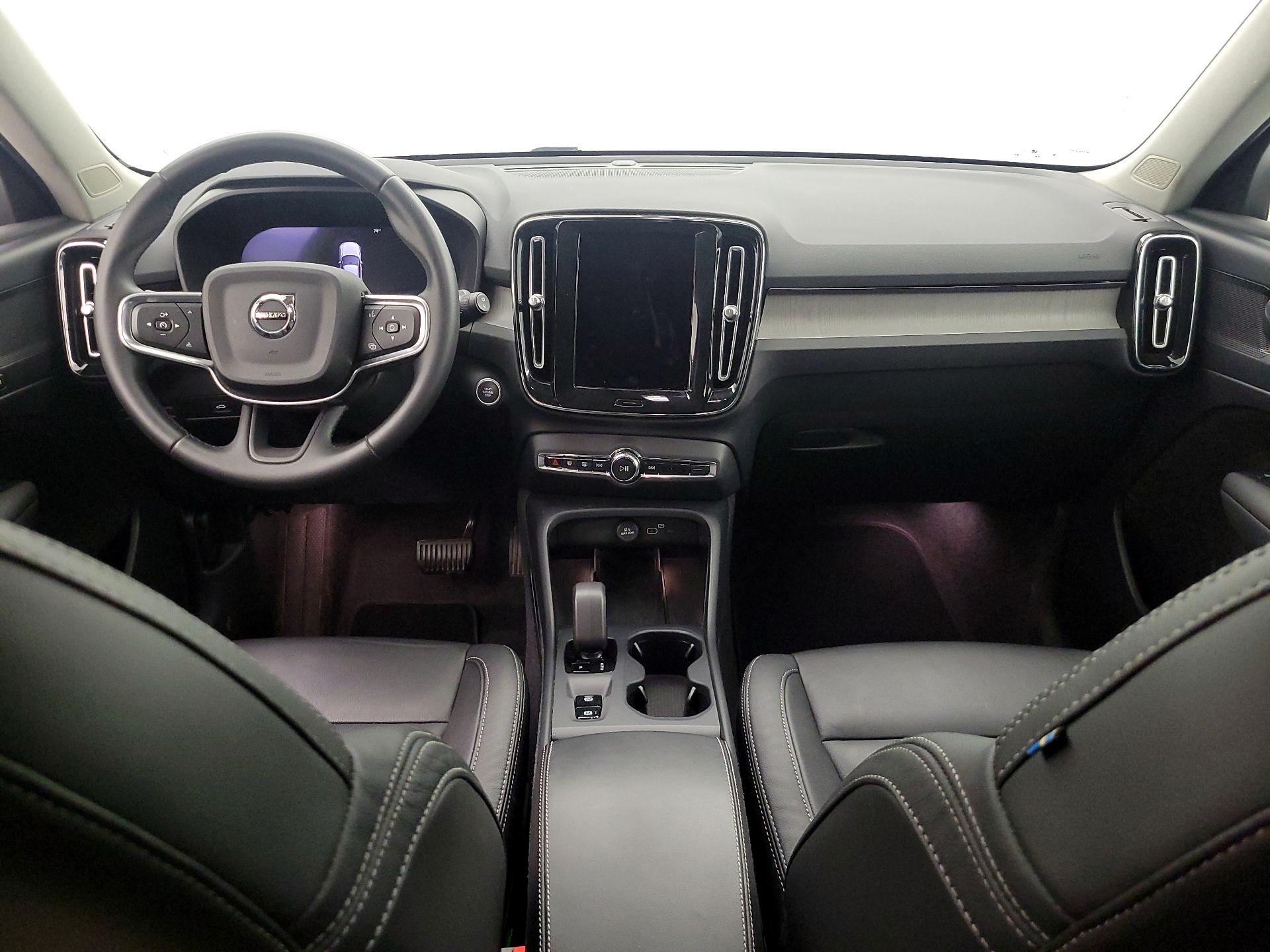 Thumbnail: 2024 Volvo XC40 - 9
