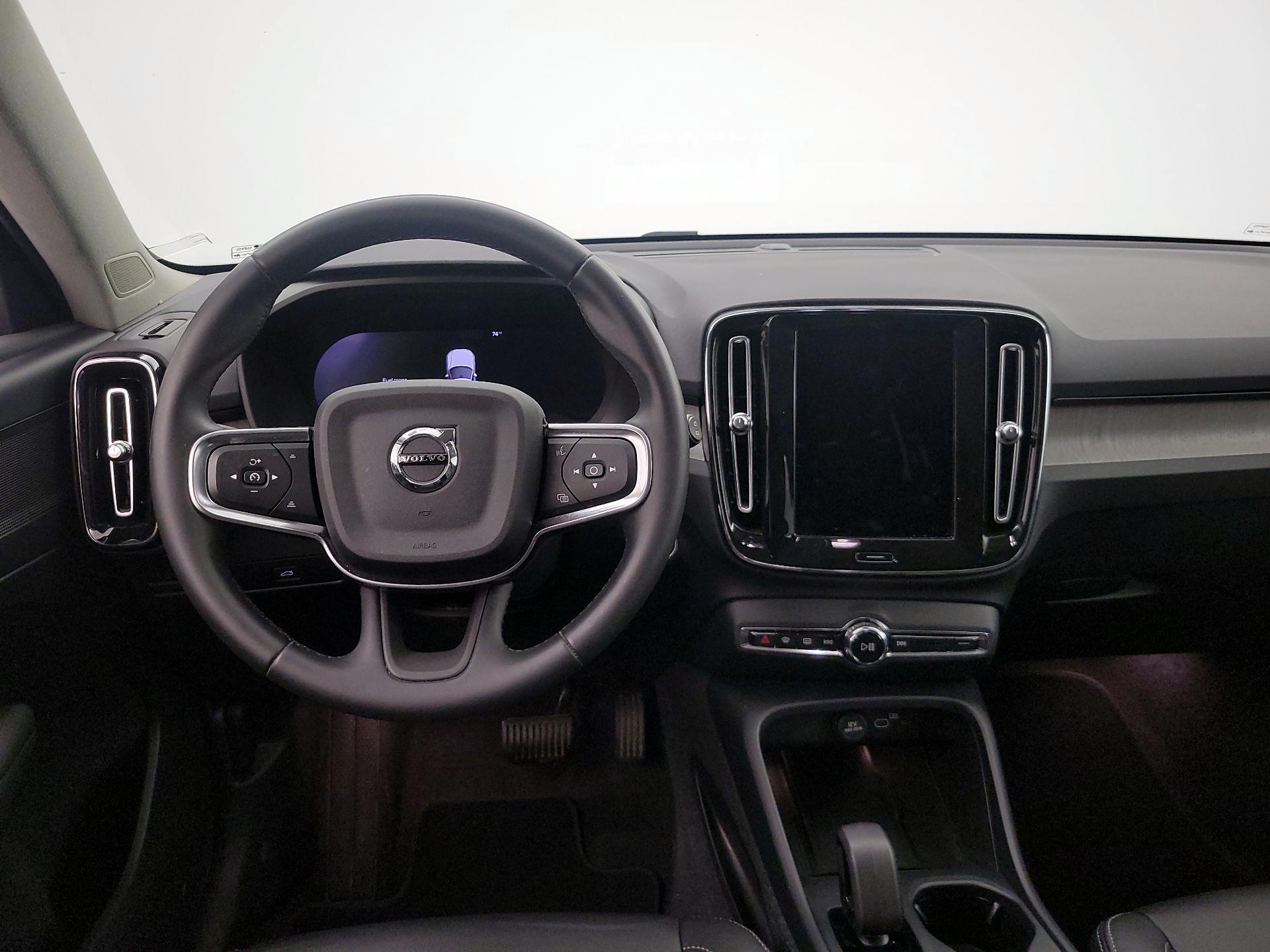 Thumbnail: 2024 Volvo XC40 - 10