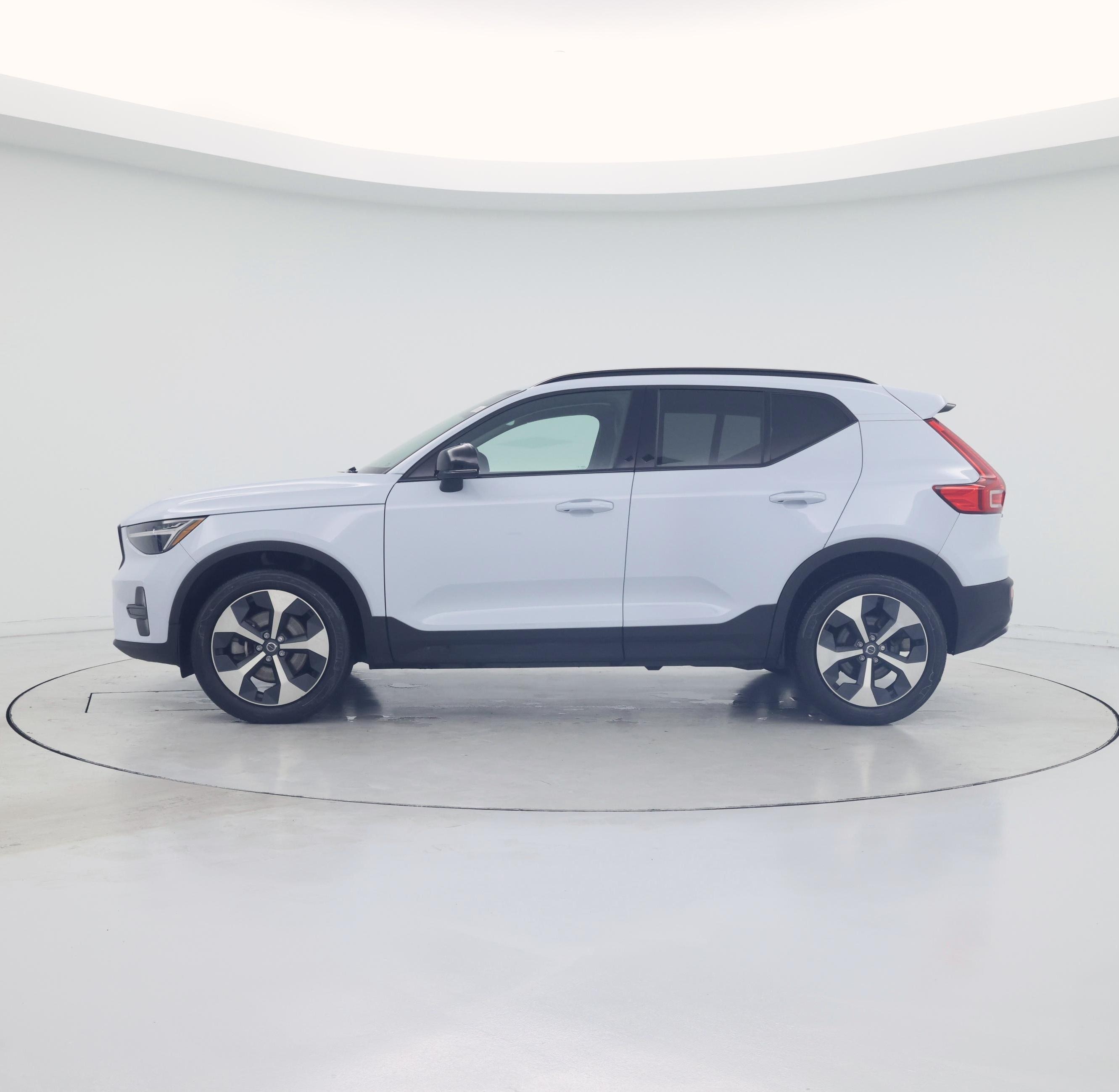 Thumbnail: 2024 Volvo XC40 - 3