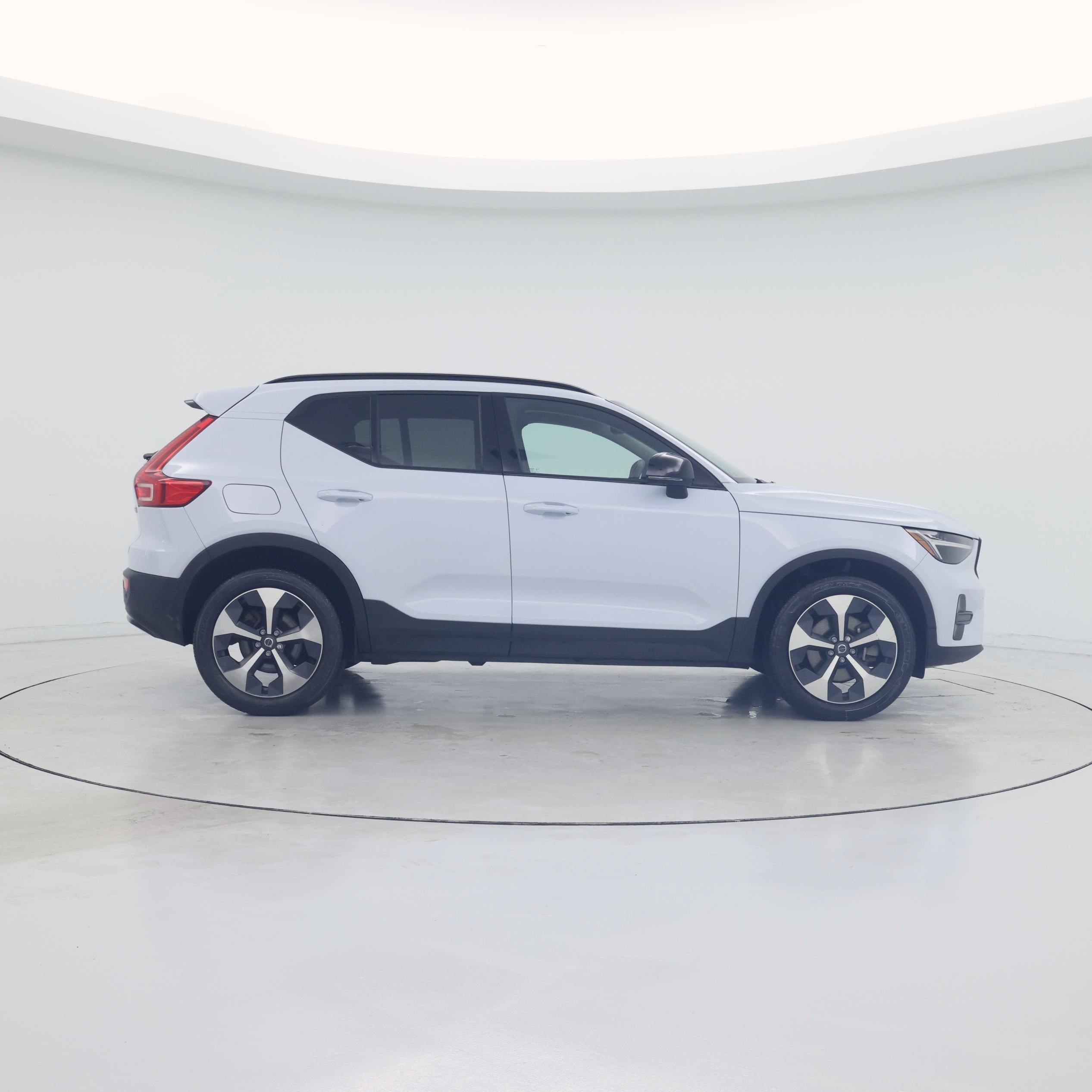 Thumbnail: 2024 Volvo XC40 - 7