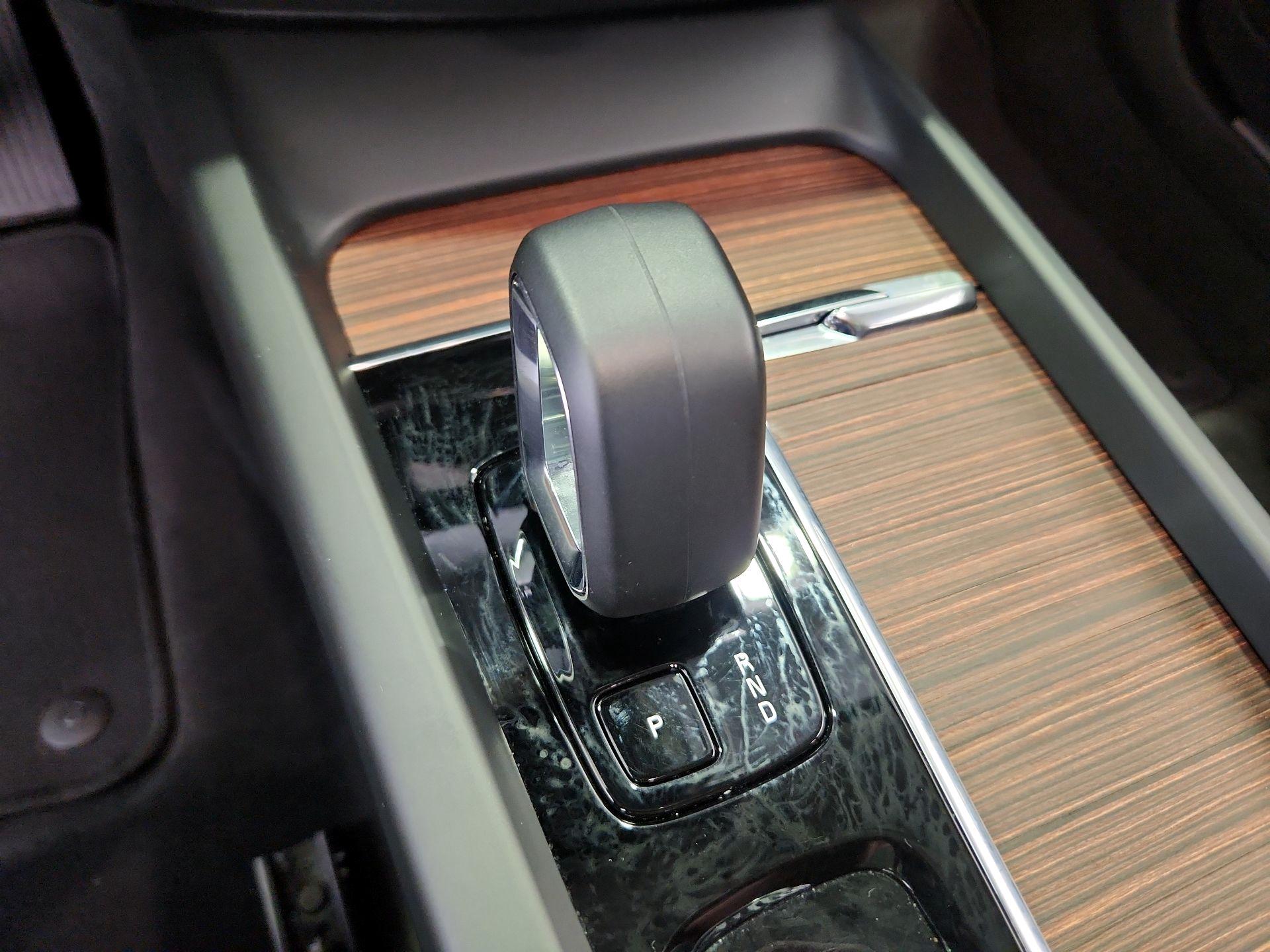 Thumbnail: 2025 Volvo S60 - 17