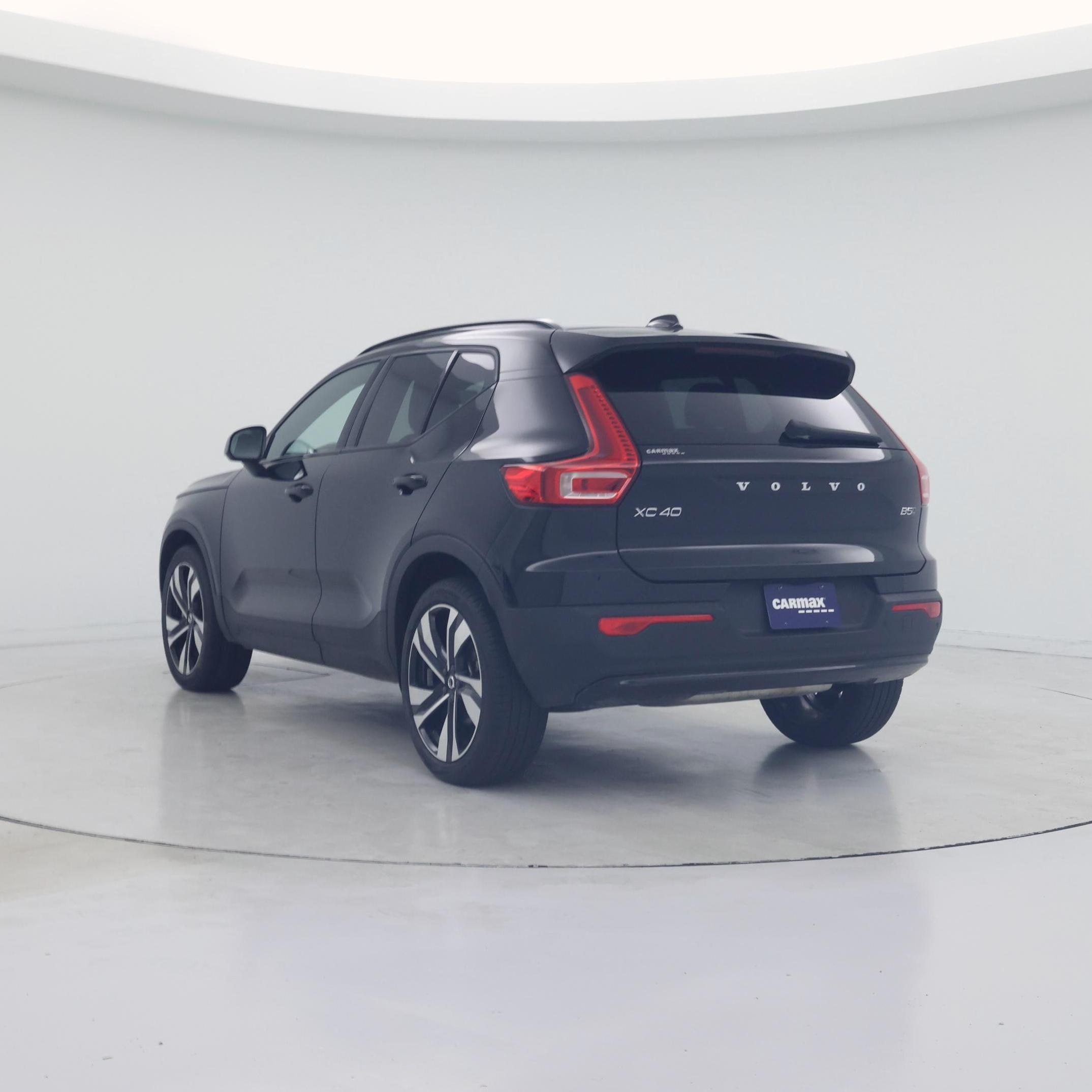 Thumbnail: 2023 Volvo XC40 - 2