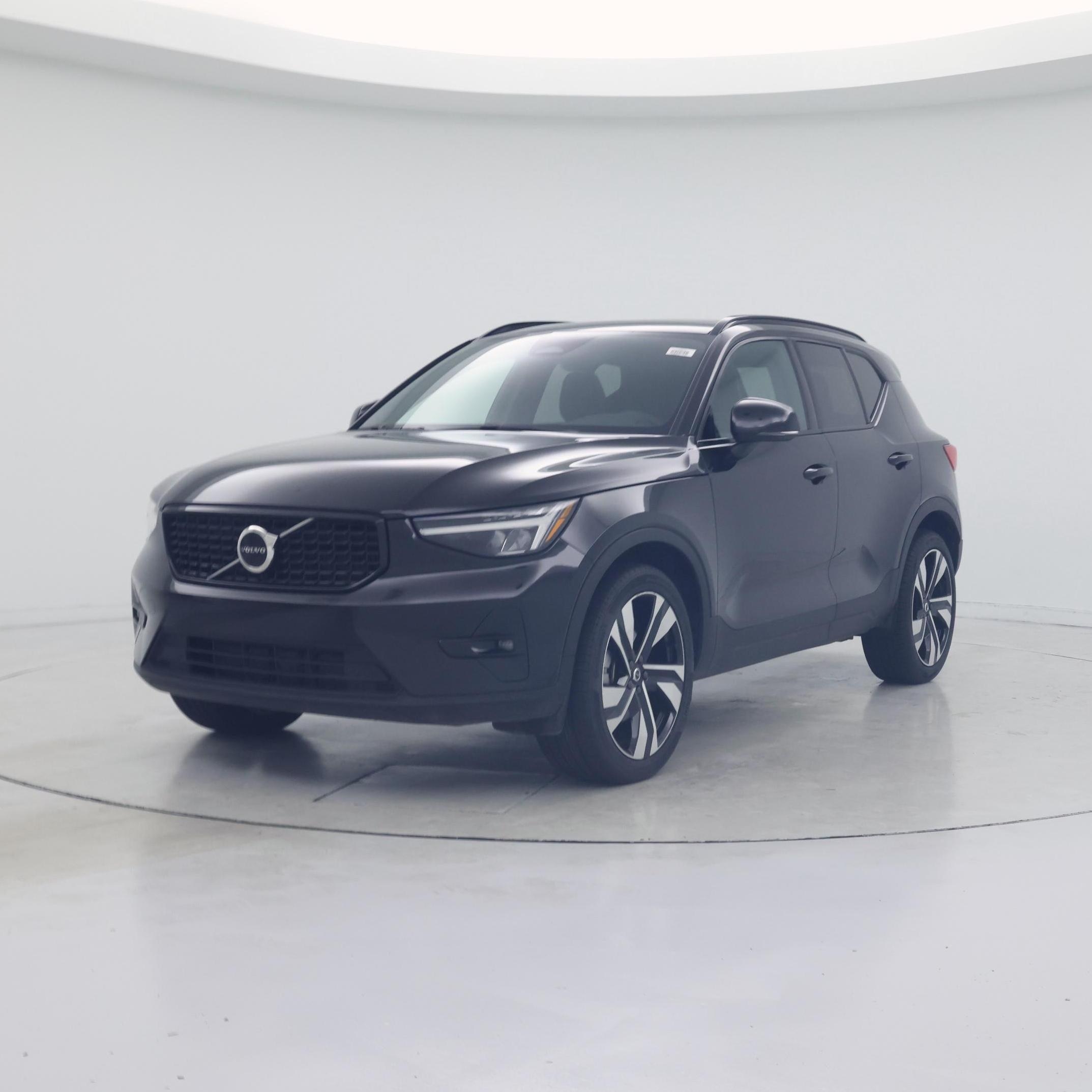 Thumbnail: 2023 Volvo XC40 - 4