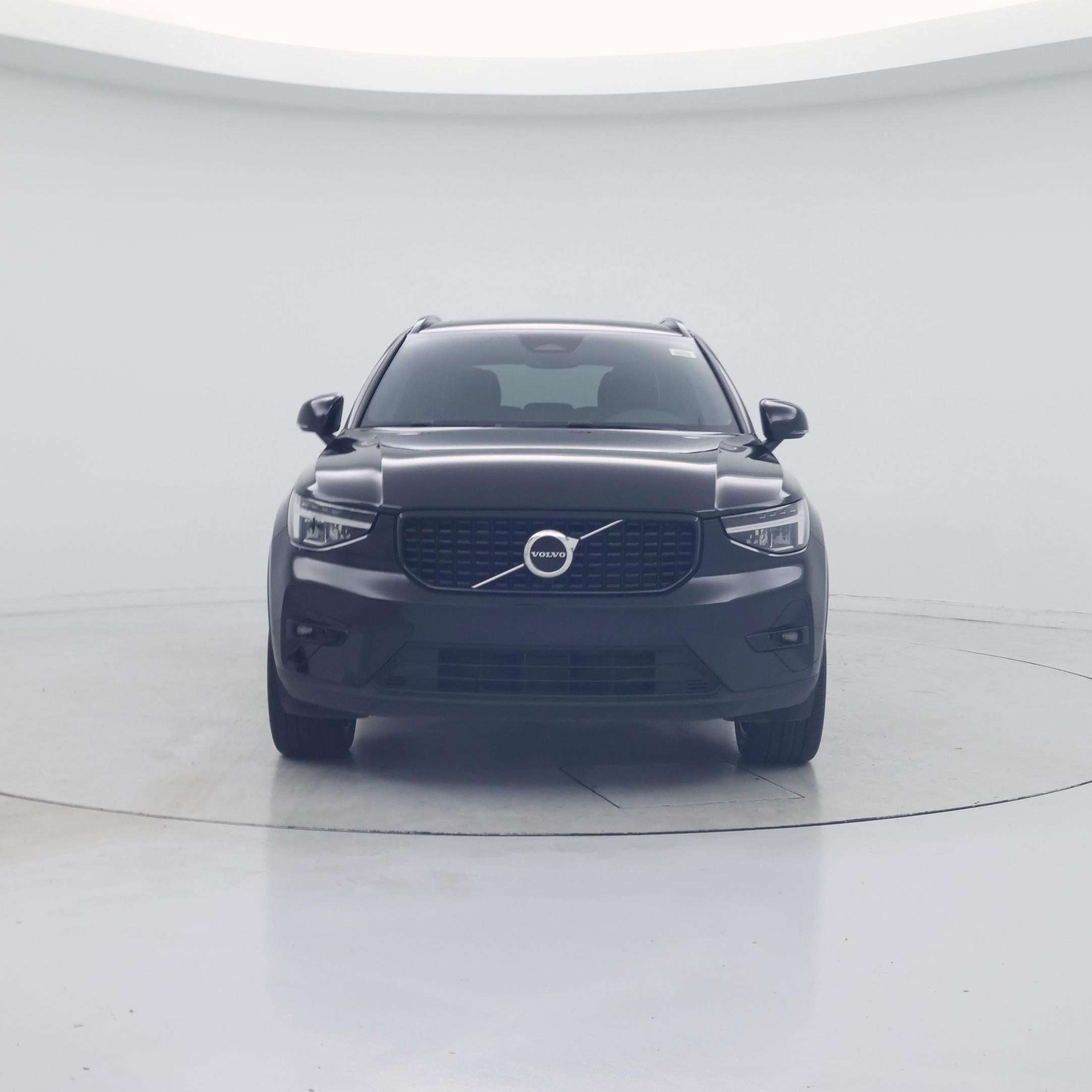 Thumbnail: 2023 Volvo XC40 - 5
