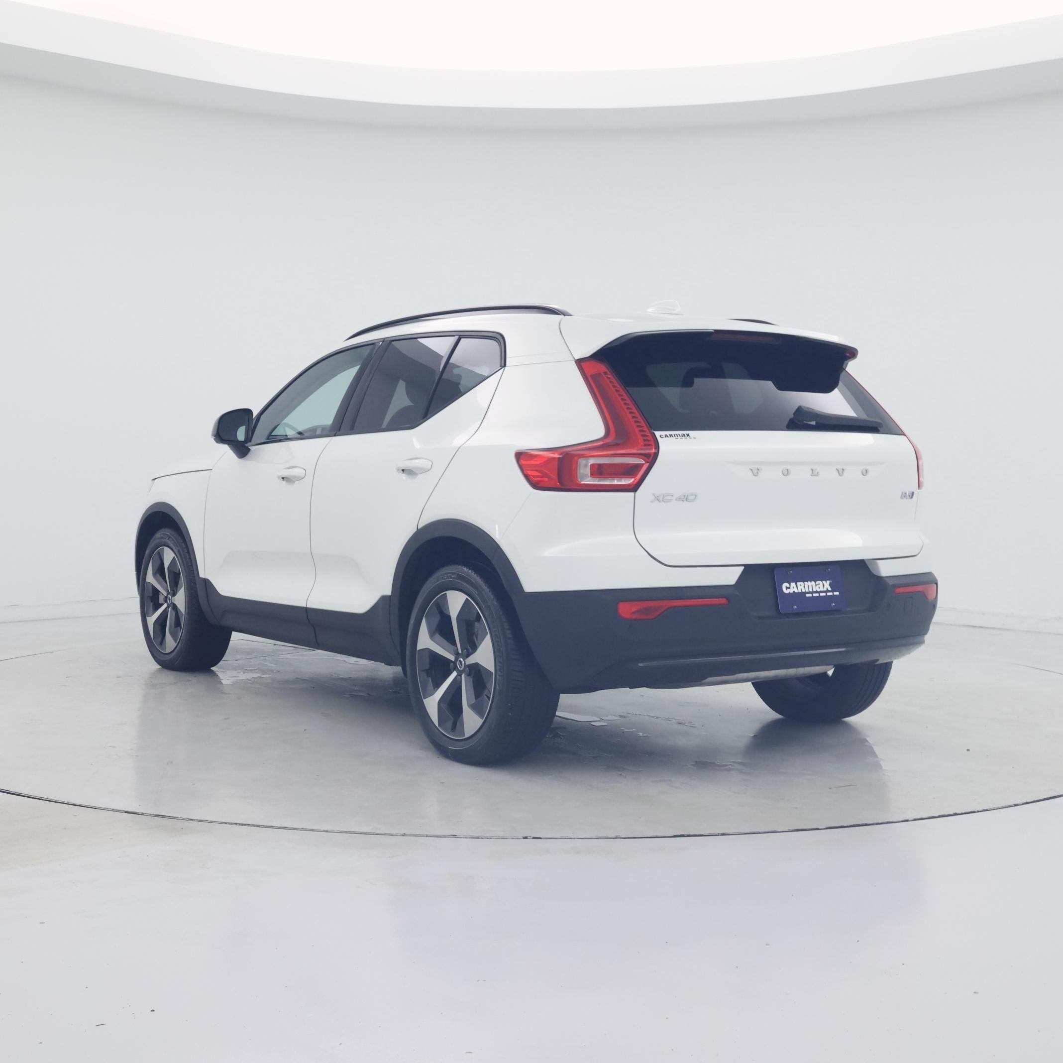 Thumbnail: 2024 Volvo XC40 - 2