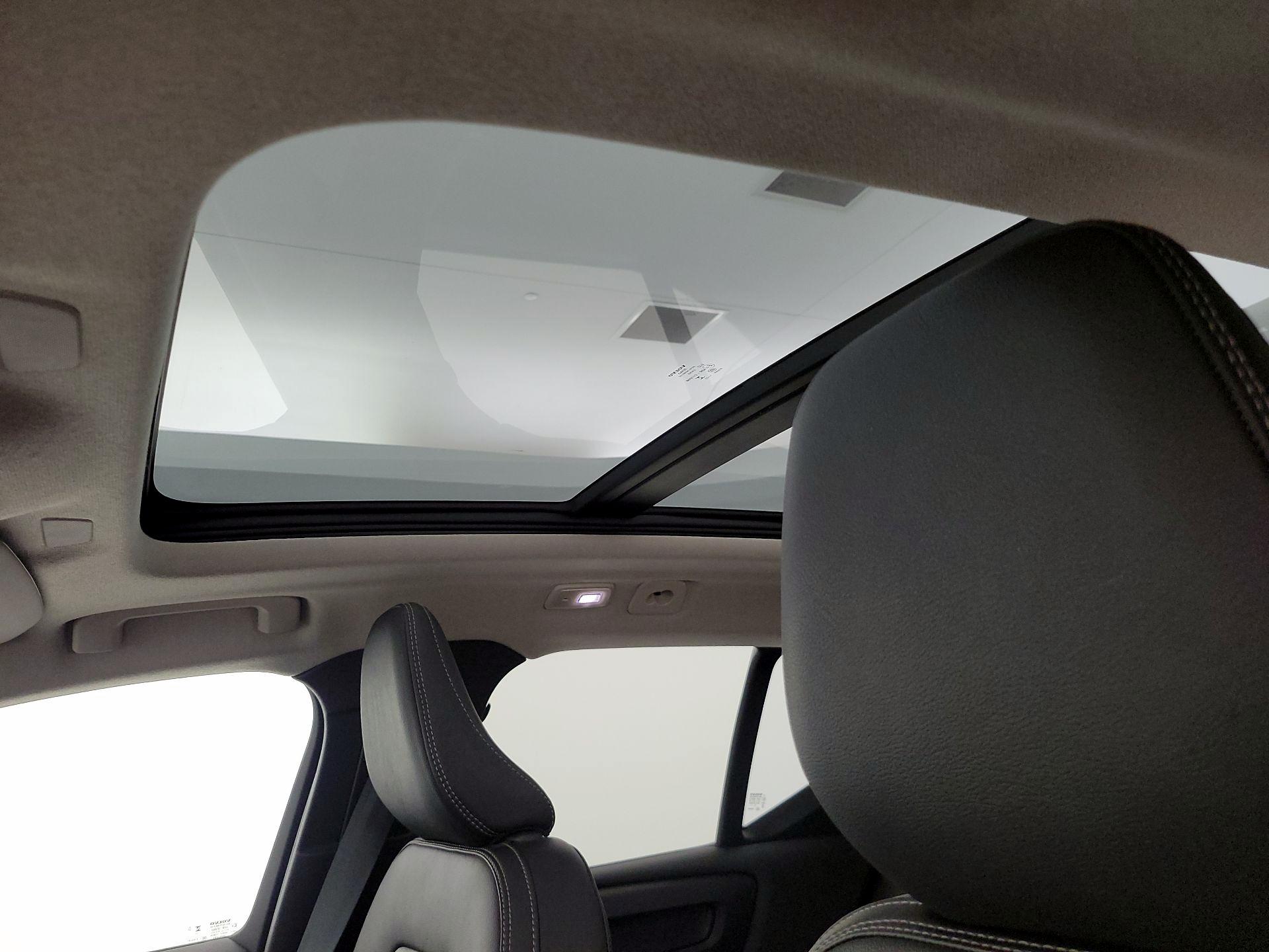 Thumbnail: 2024 Volvo XC40 - 20