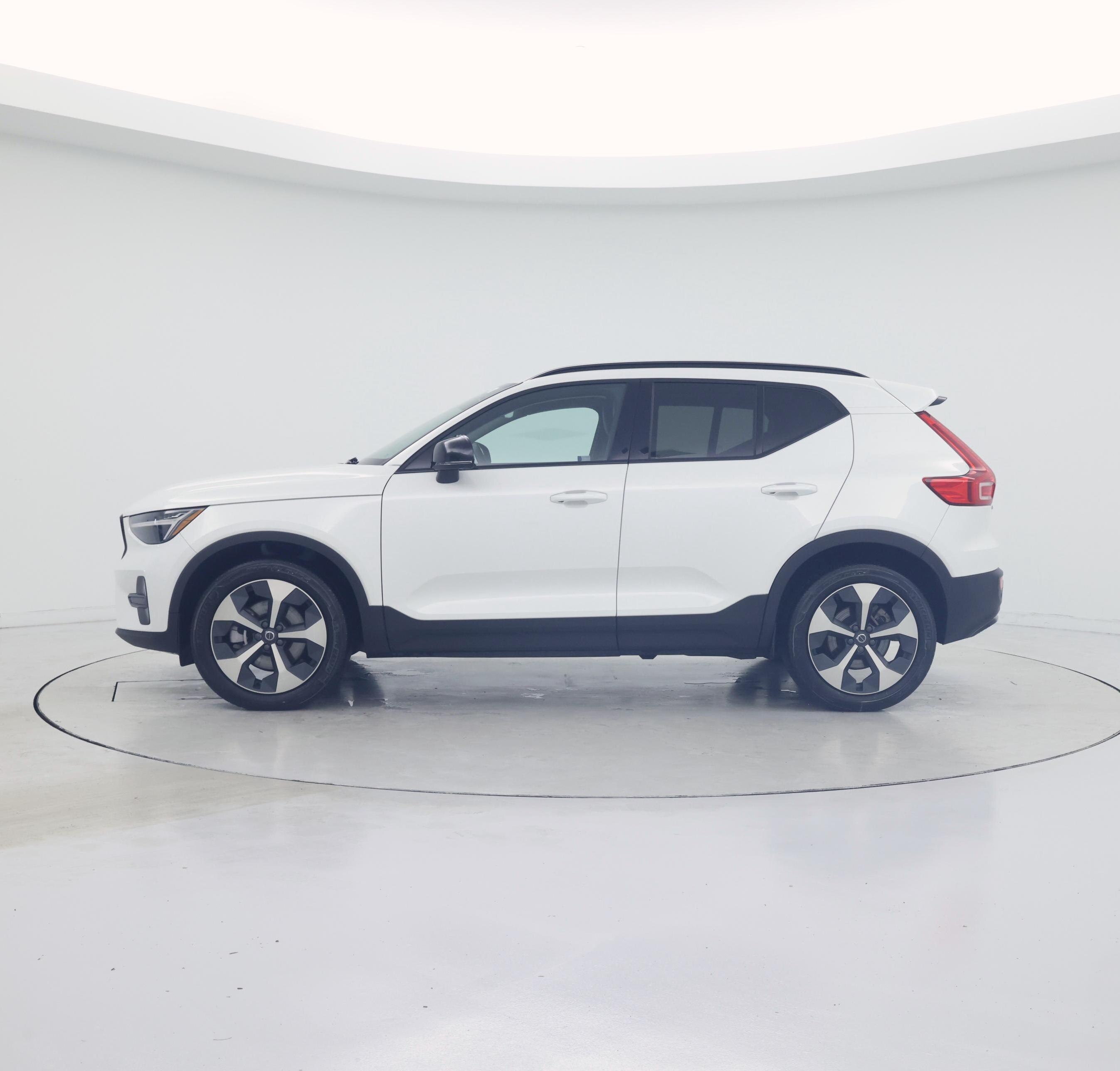 Thumbnail: 2024 Volvo XC40 - 3