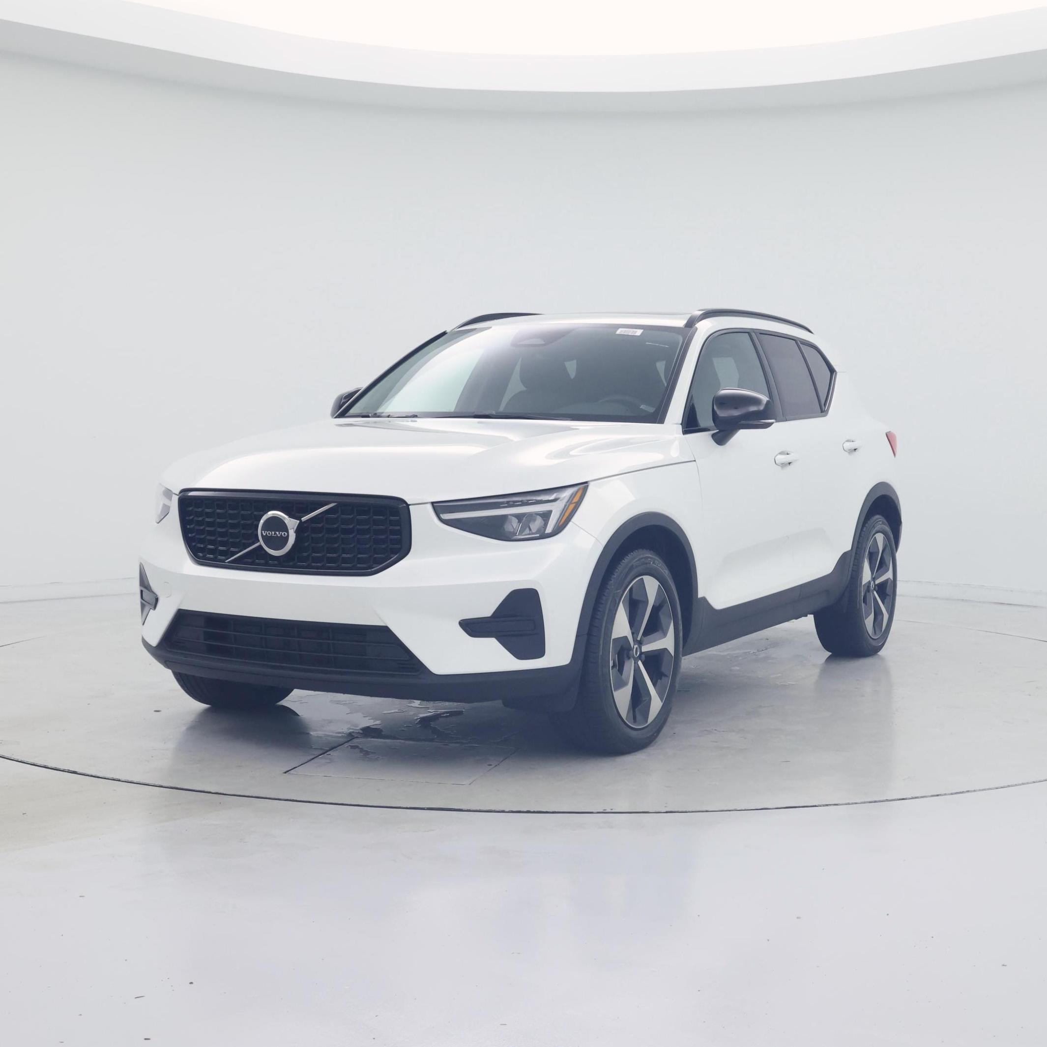 Thumbnail: 2024 Volvo XC40 - 4