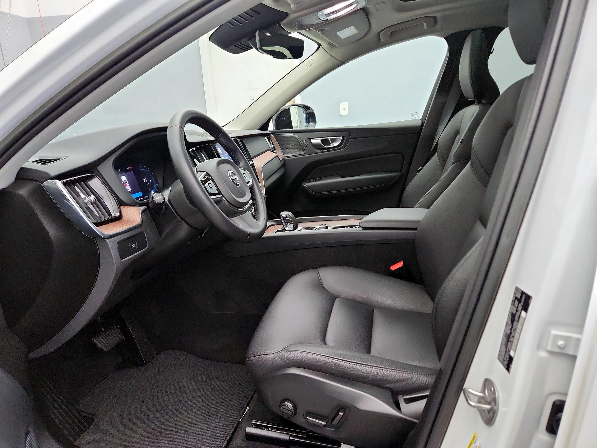 Thumbnail: 2023 Volvo XC60 - 11