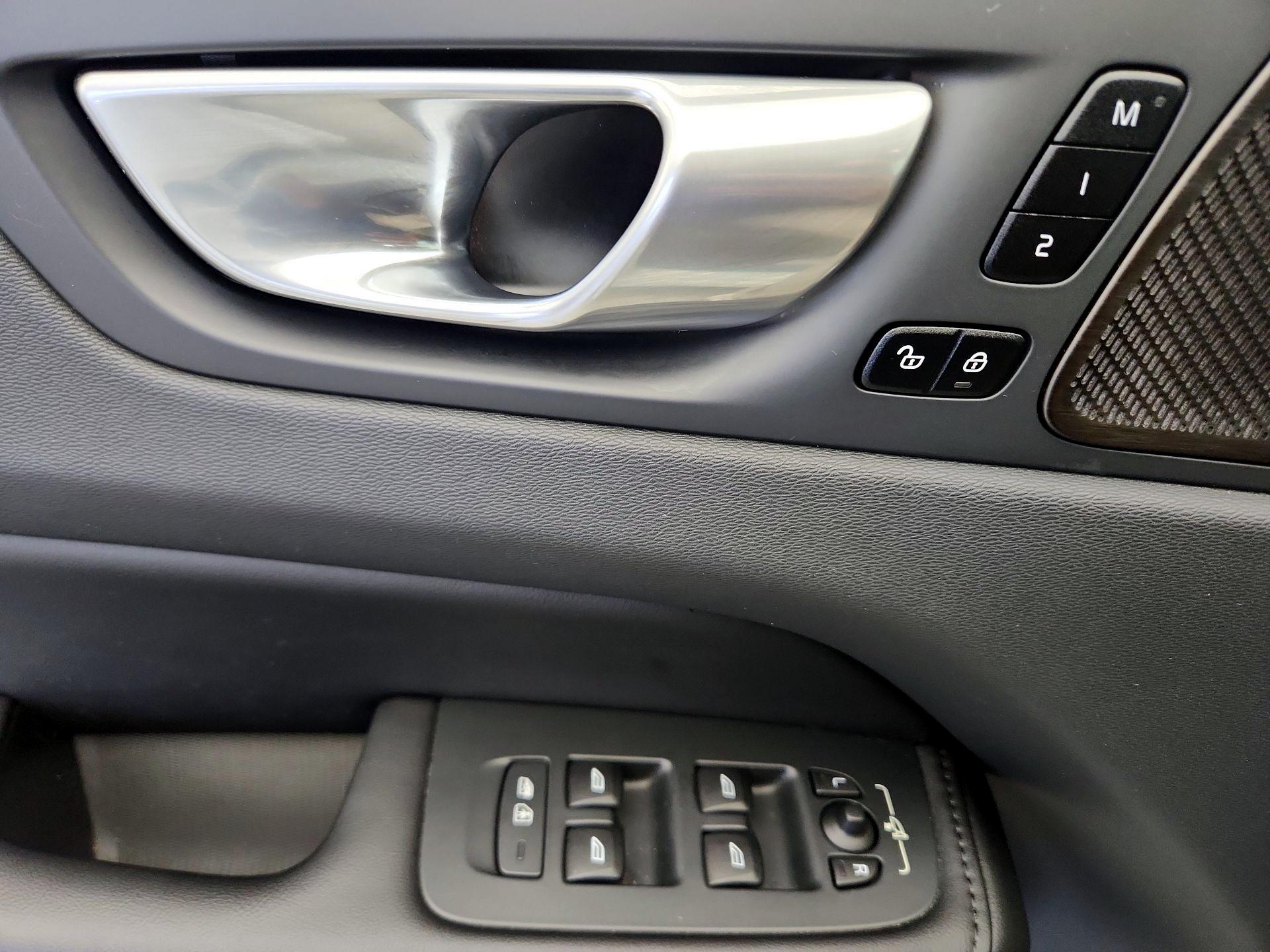 Thumbnail: 2023 Volvo XC60 - 12