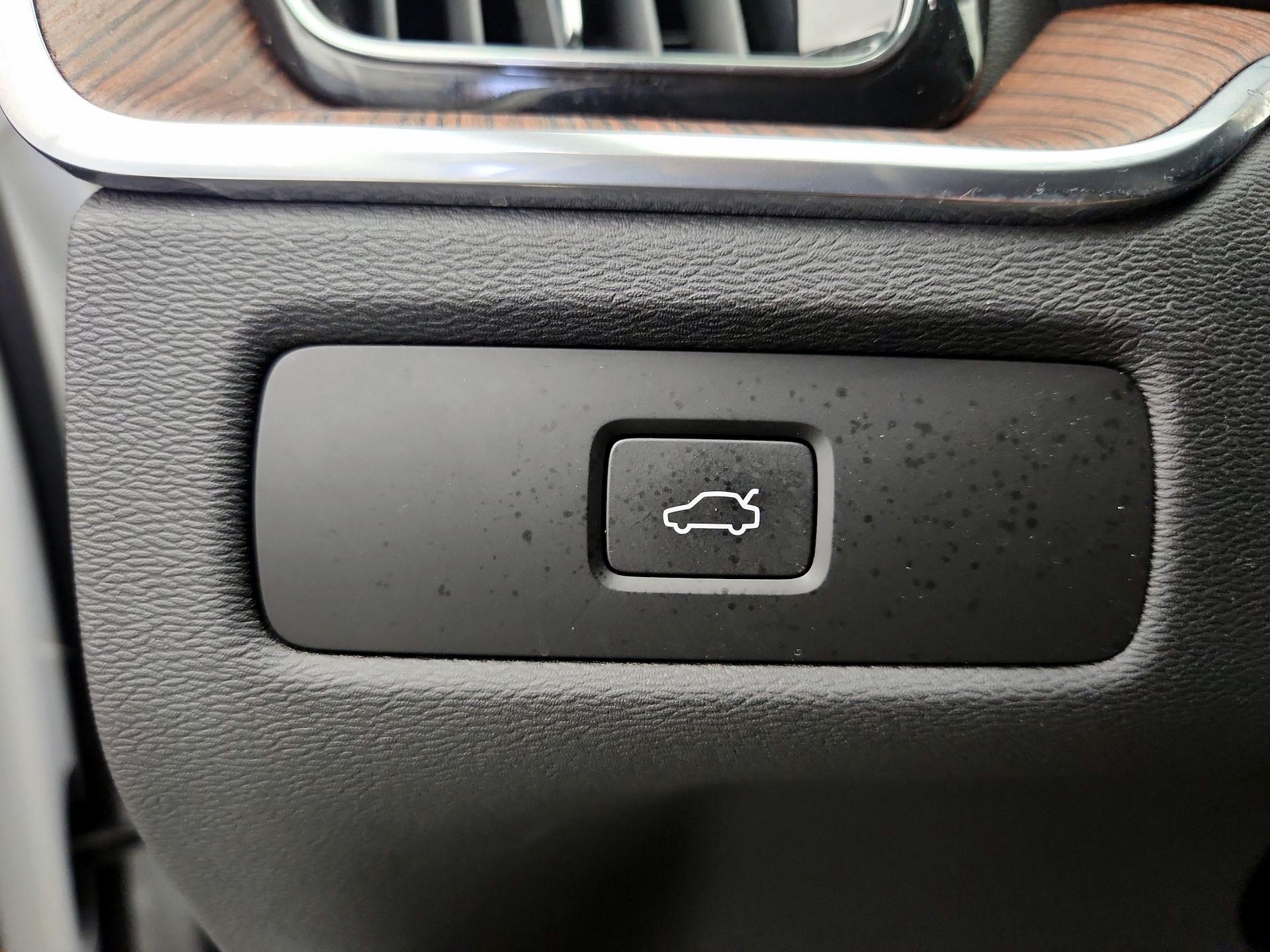 Thumbnail: 2023 Volvo XC60 - 13