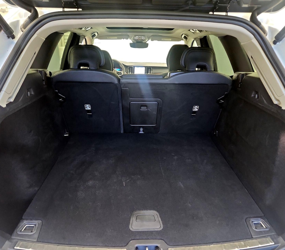 Trunk/Cargo (Seats Up)
