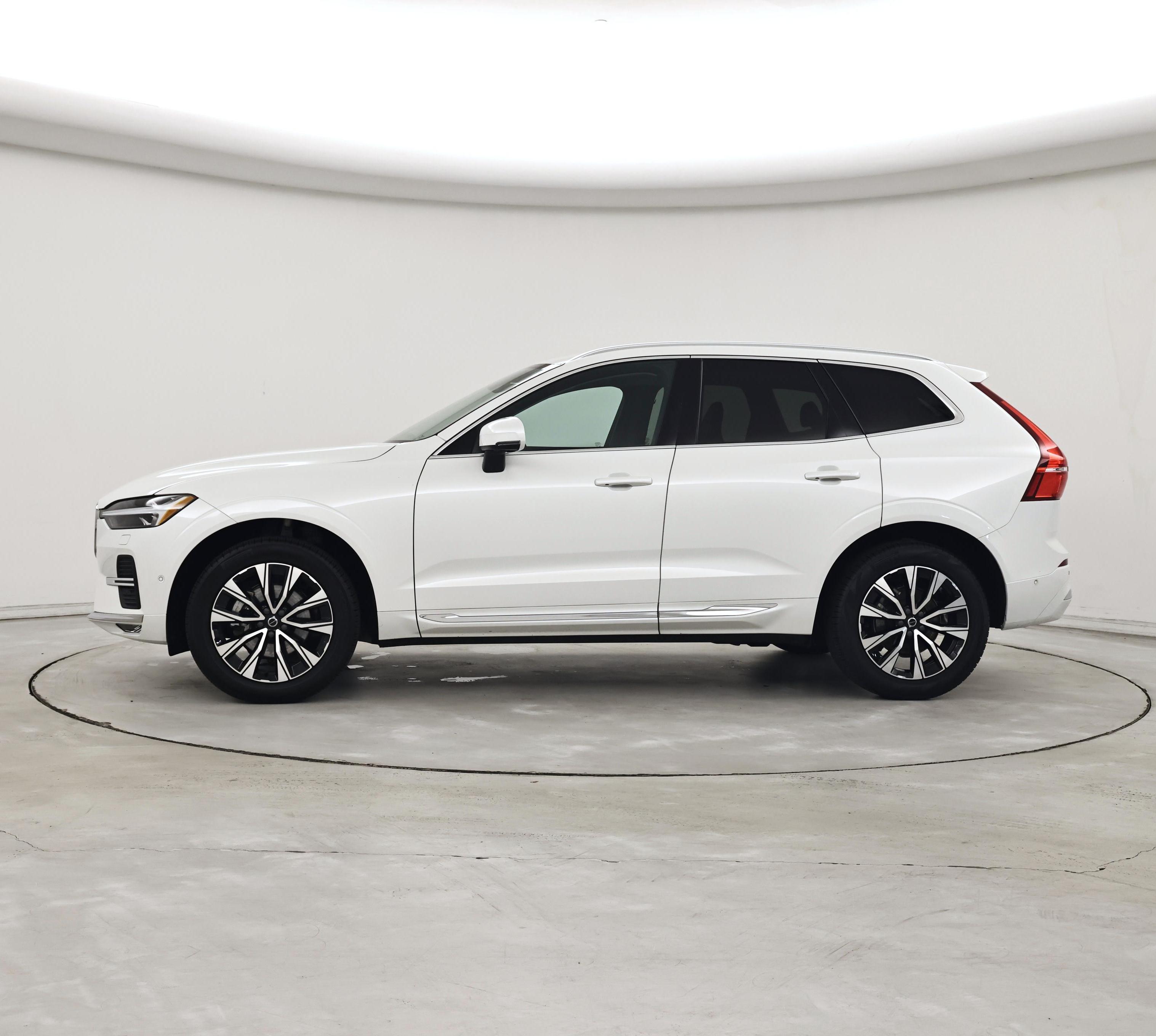 Thumbnail: 2023 Volvo XC60 - 3