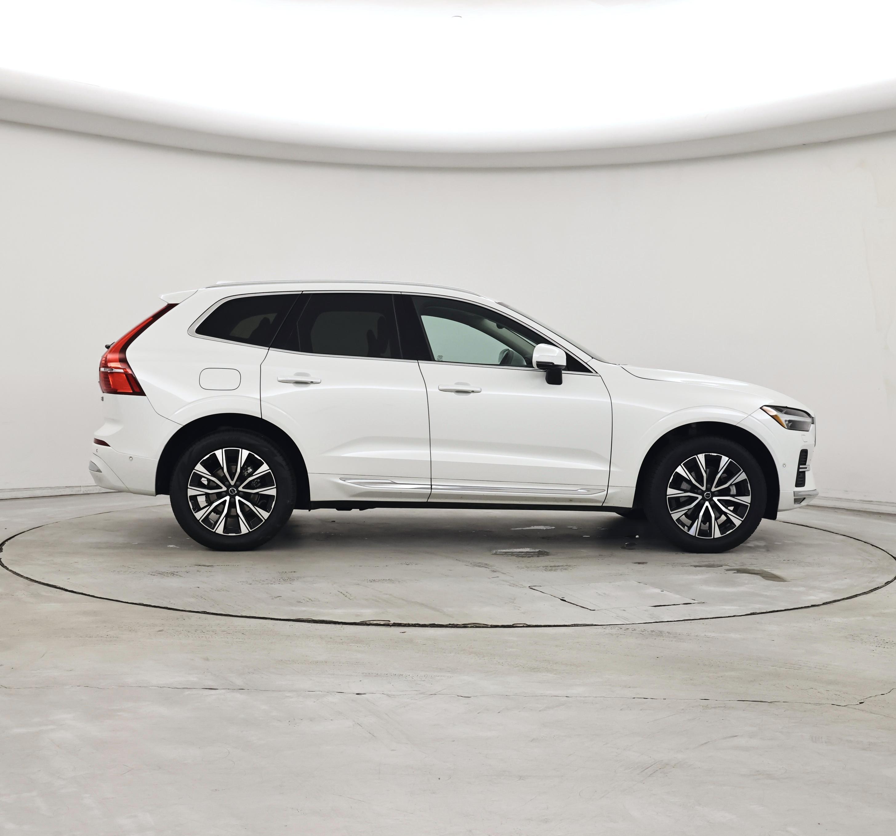 Thumbnail: 2023 Volvo XC60 - 7