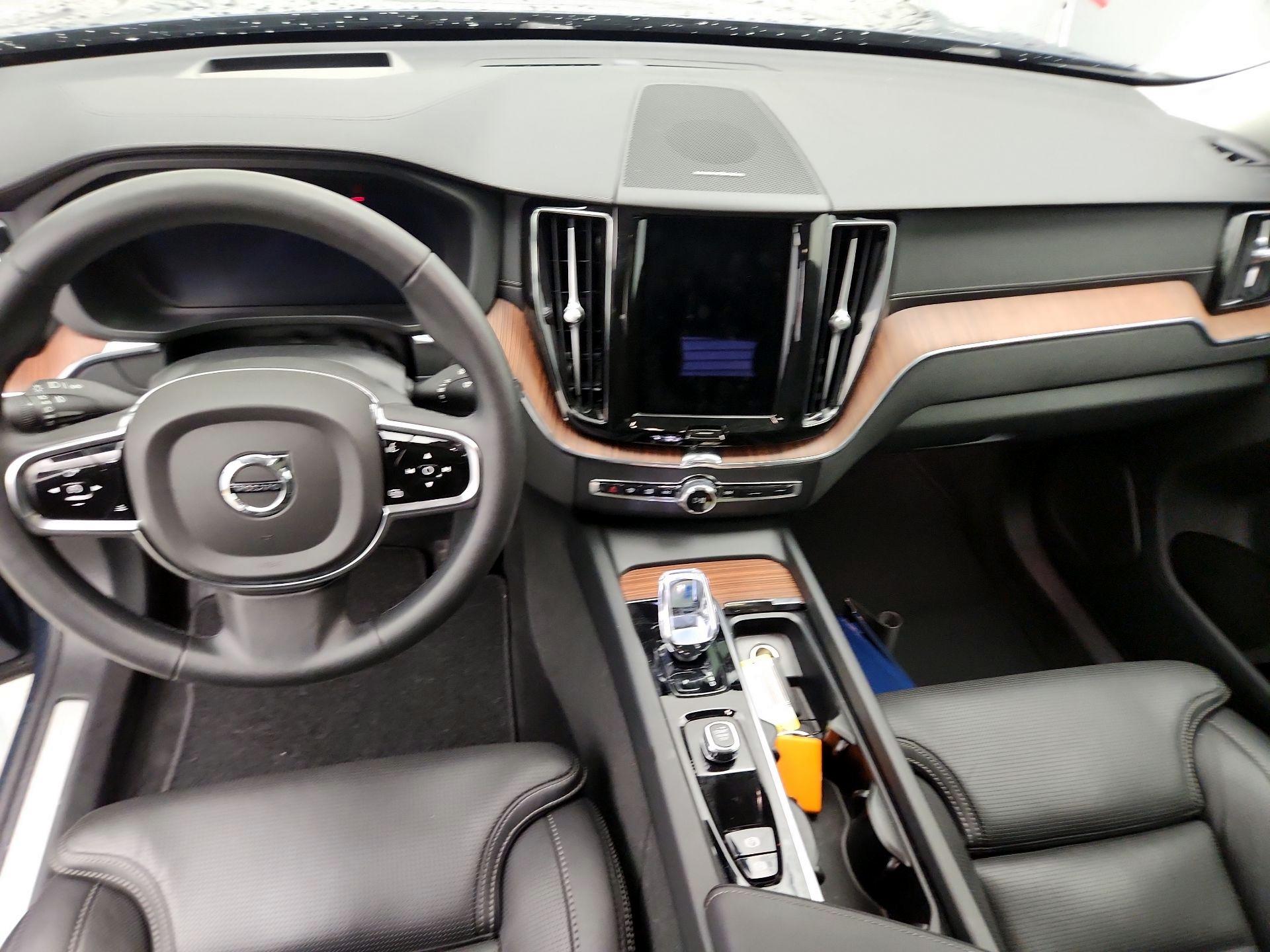 Thumbnail: 2023 Volvo XC60 - 9
