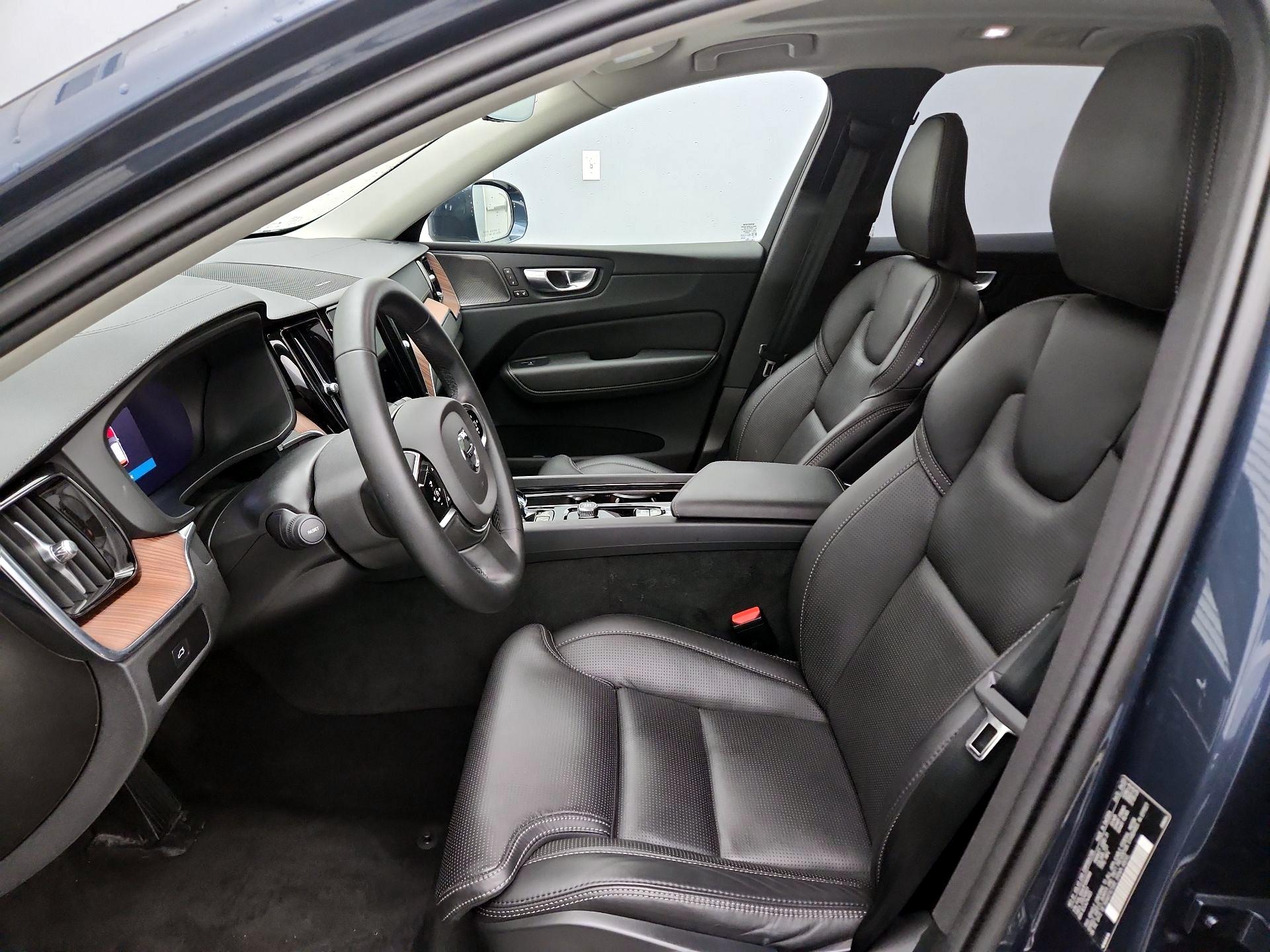 Thumbnail: 2023 Volvo XC60 - 11