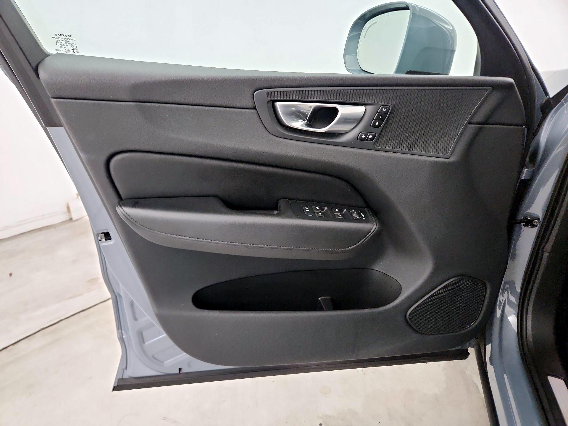 Thumbnail: 2023 Volvo XC60 - 12
