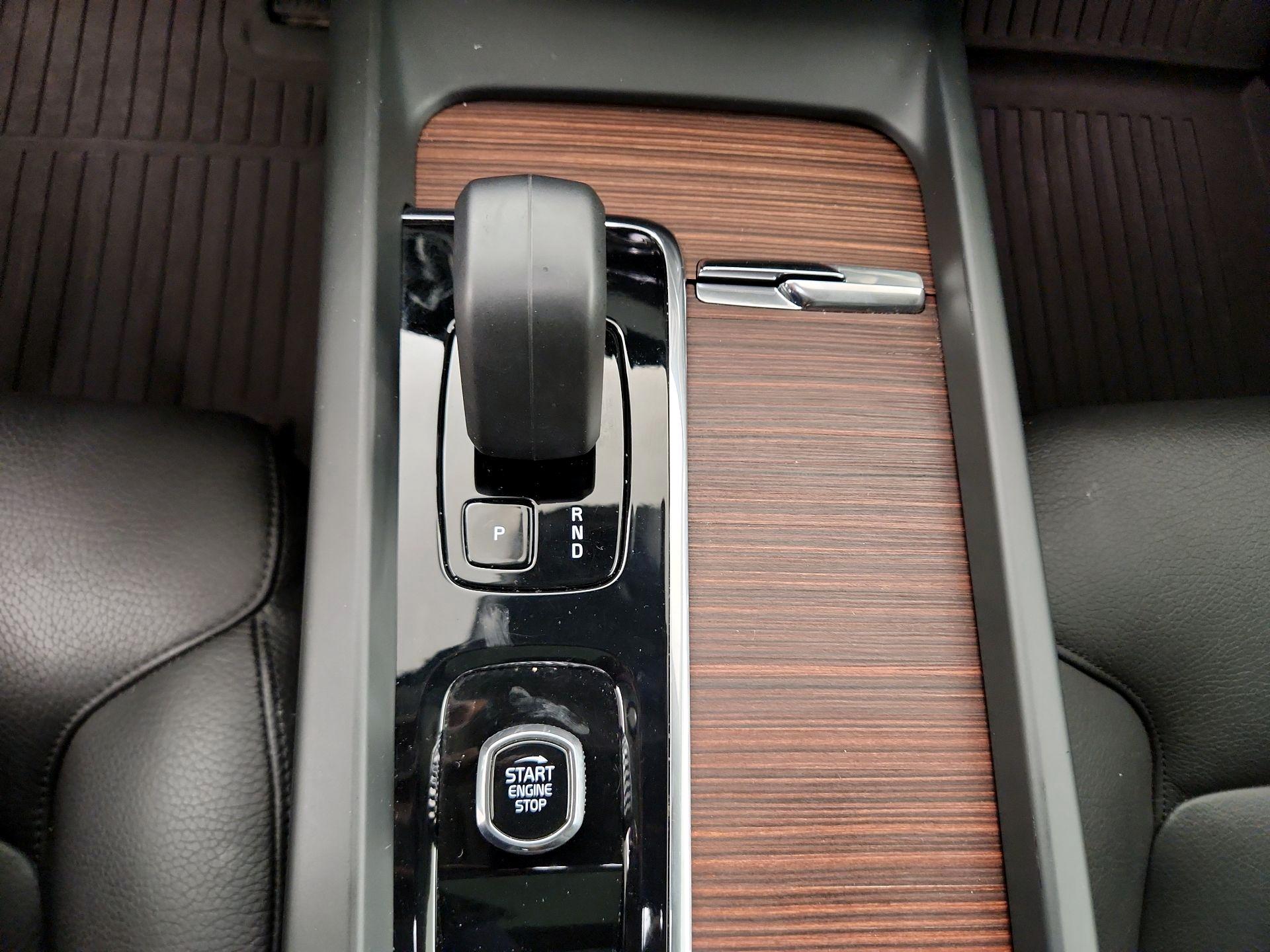 Thumbnail: 2023 Volvo XC60 - 17