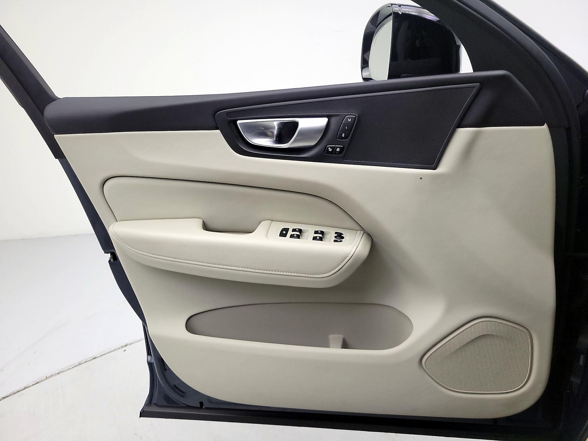 Thumbnail: 2024 Volvo XC60 - 12