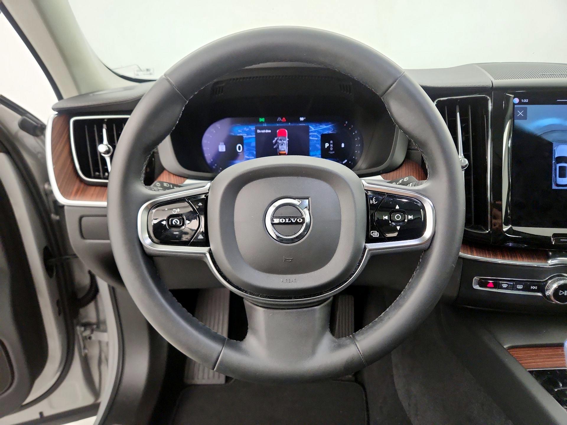 Thumbnail: 2023 Volvo XC60 - 10