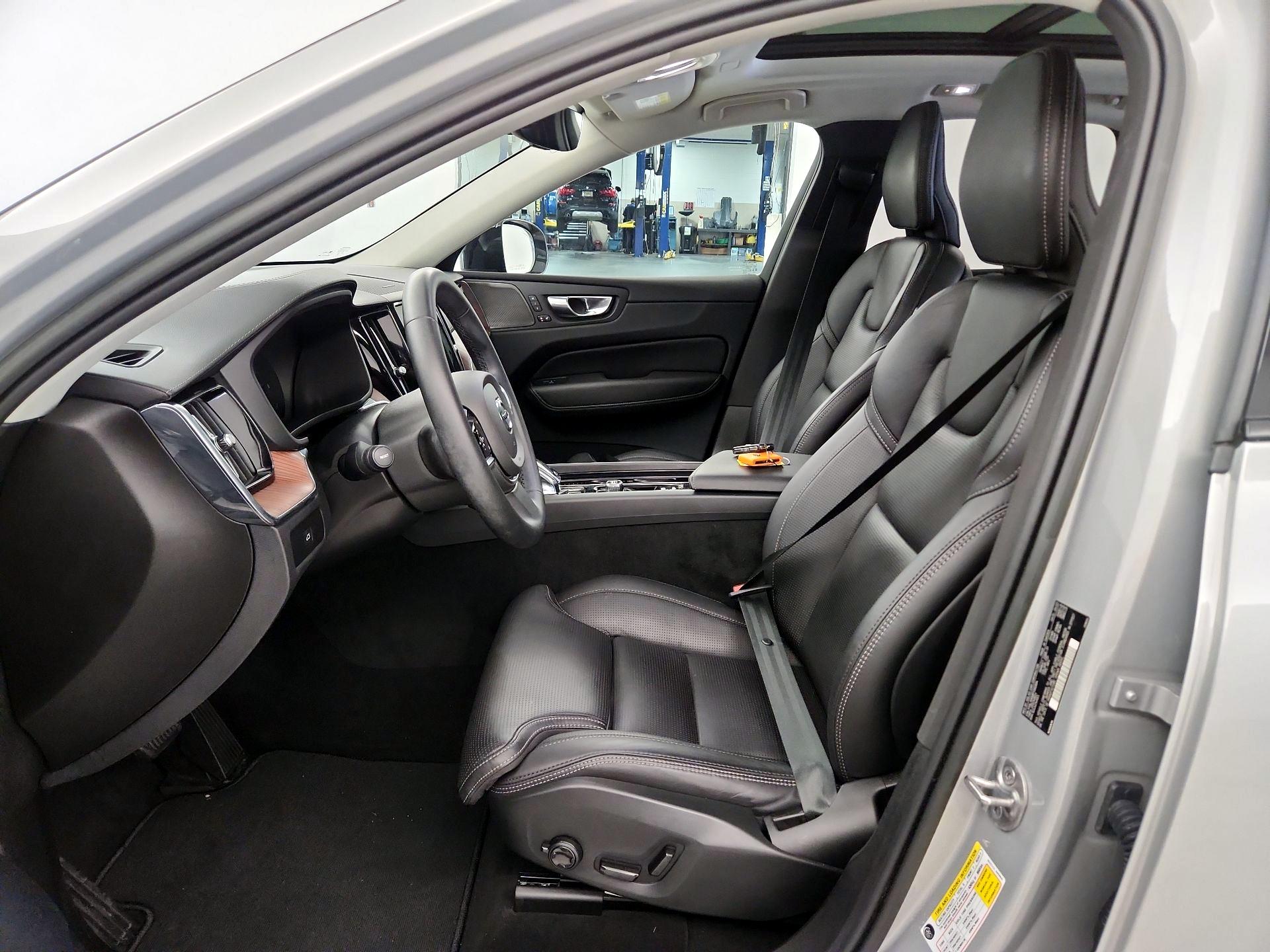Thumbnail: 2023 Volvo XC60 - 11