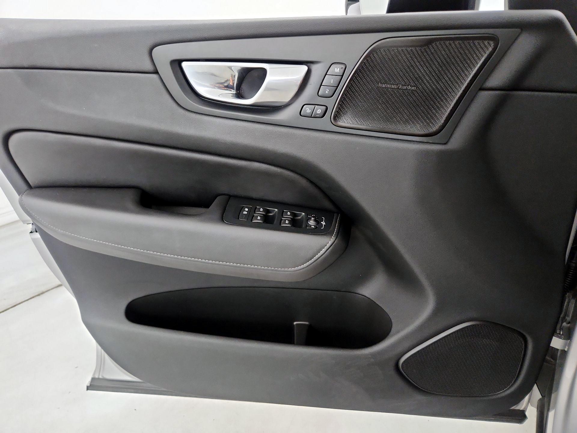Thumbnail: 2023 Volvo XC60 - 12