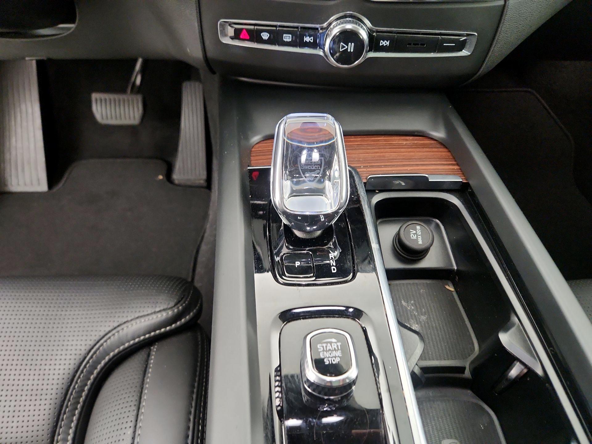 Thumbnail: 2023 Volvo XC60 - 17
