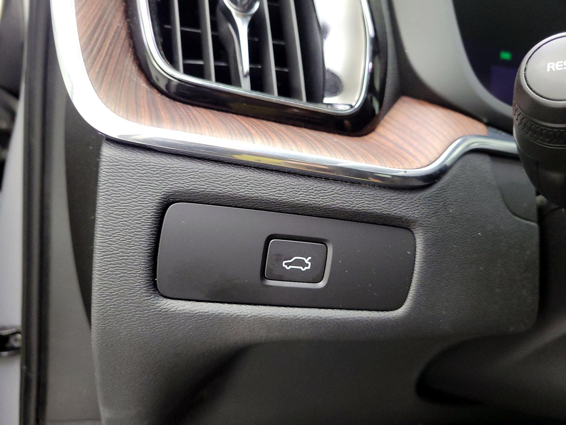 Thumbnail: 2023 Volvo XC60 - 13