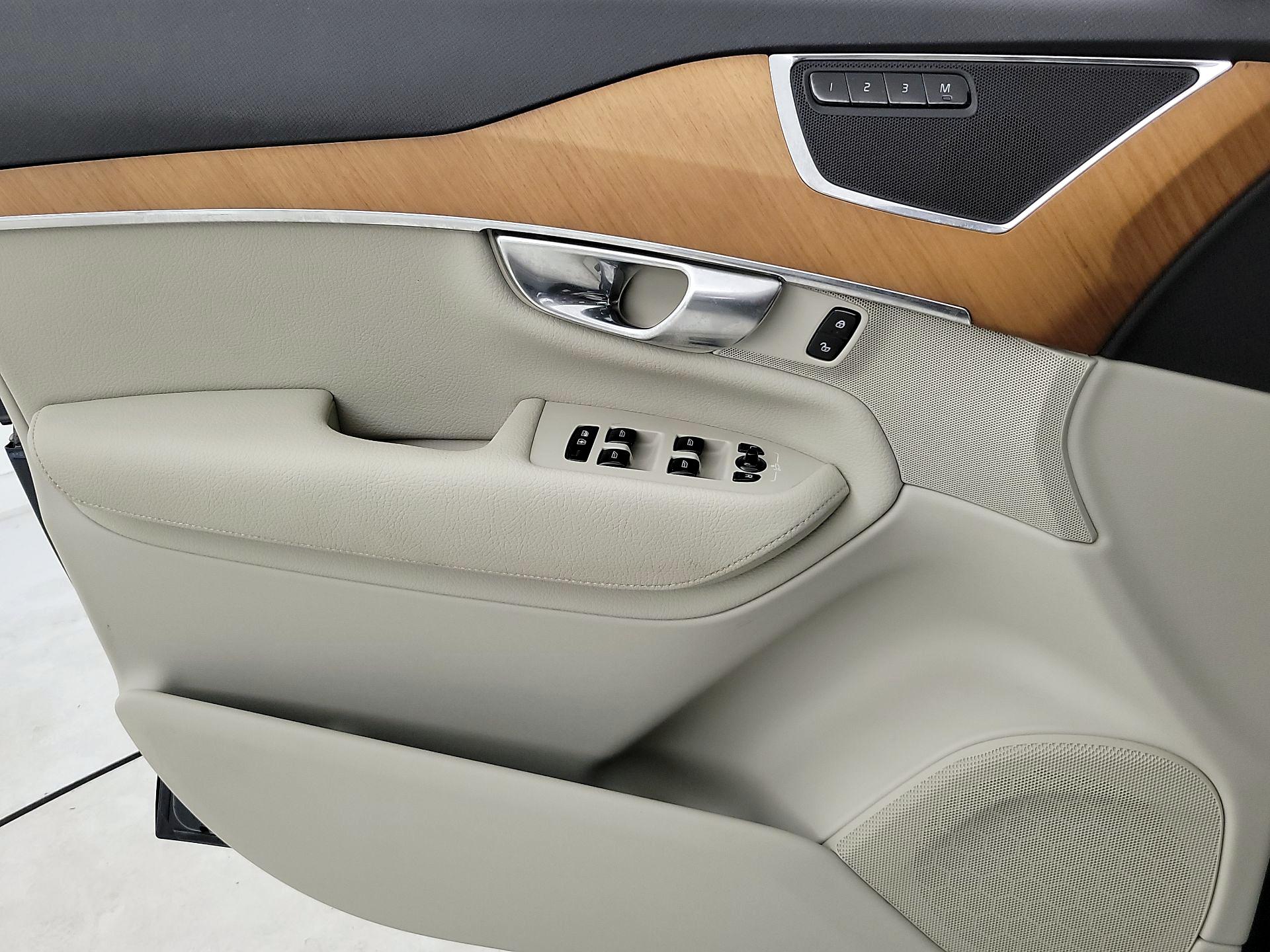 Thumbnail: 2022 Volvo XC90 - 12