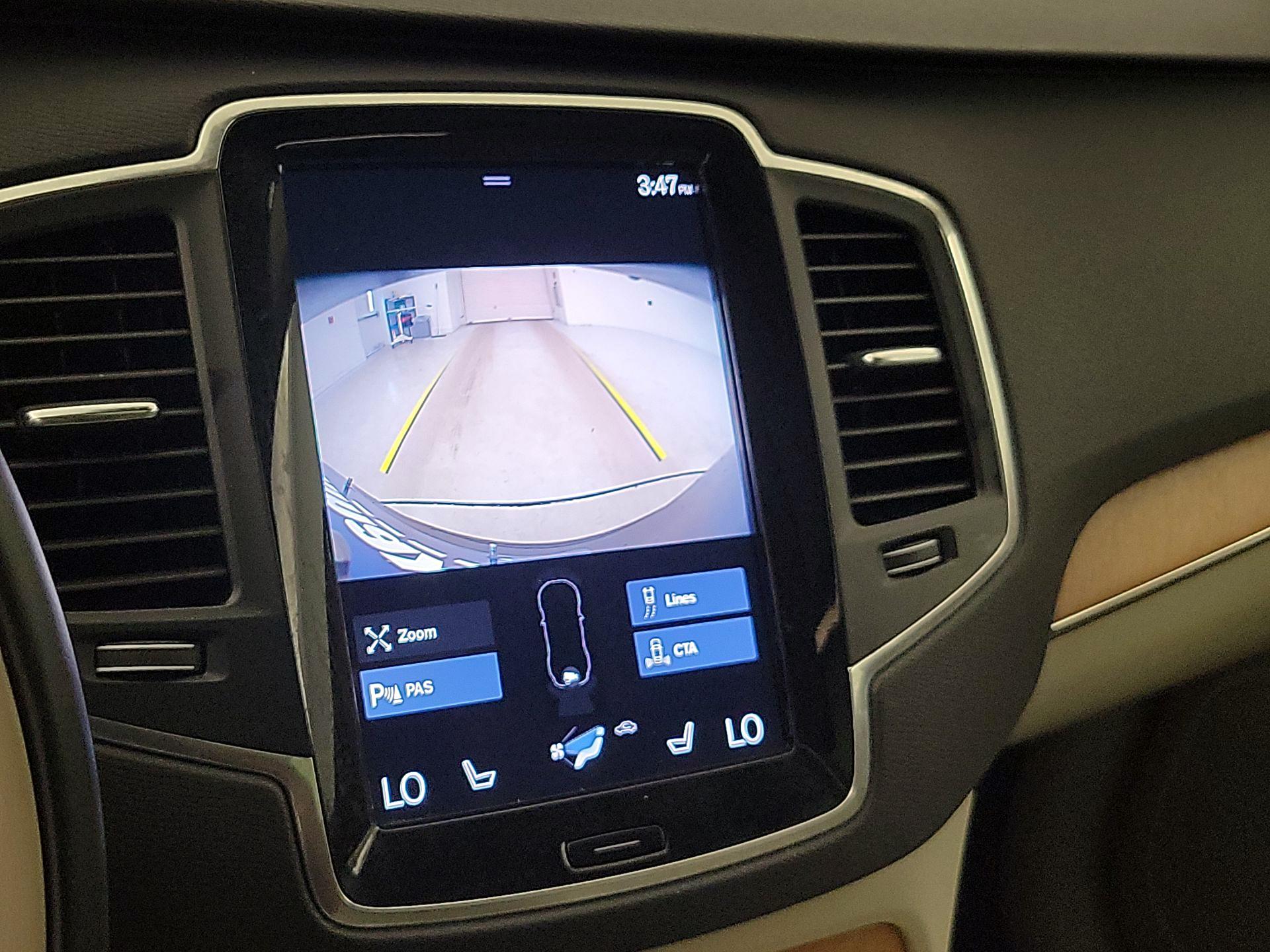 Thumbnail: 2022 Volvo XC90 - 15
