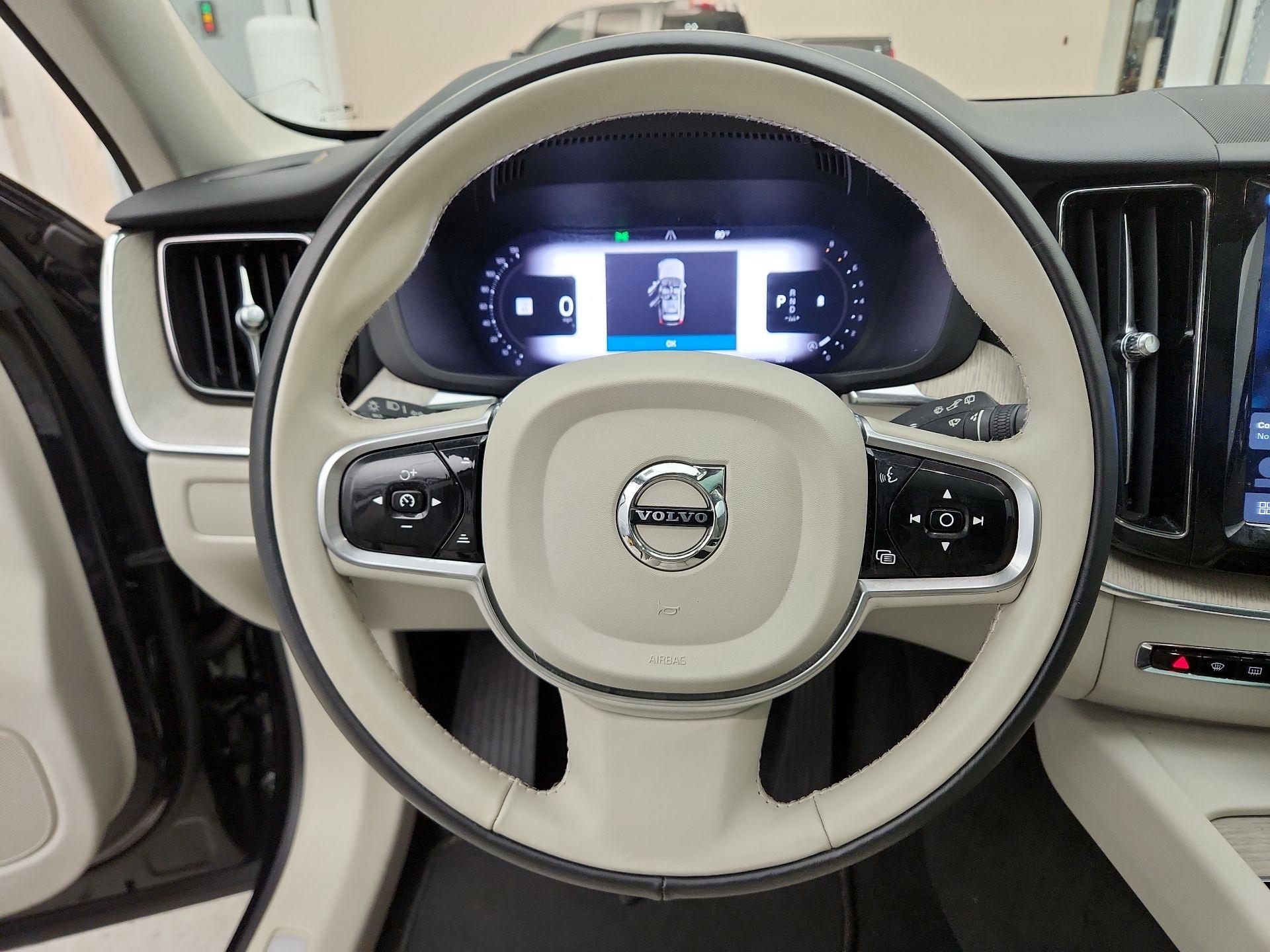 Thumbnail: 2023 Volvo XC60 - 10