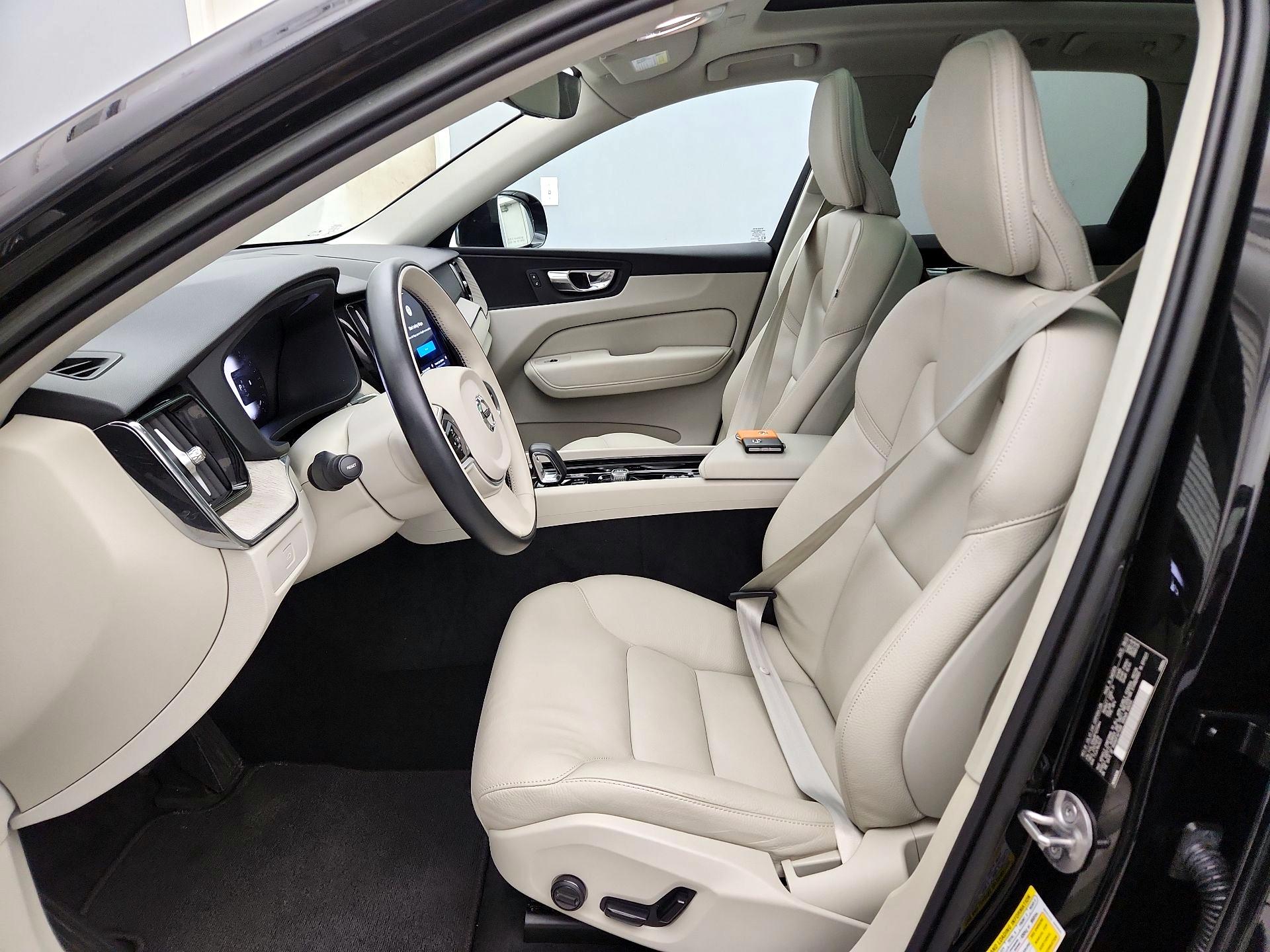 Thumbnail: 2023 Volvo XC60 - 11