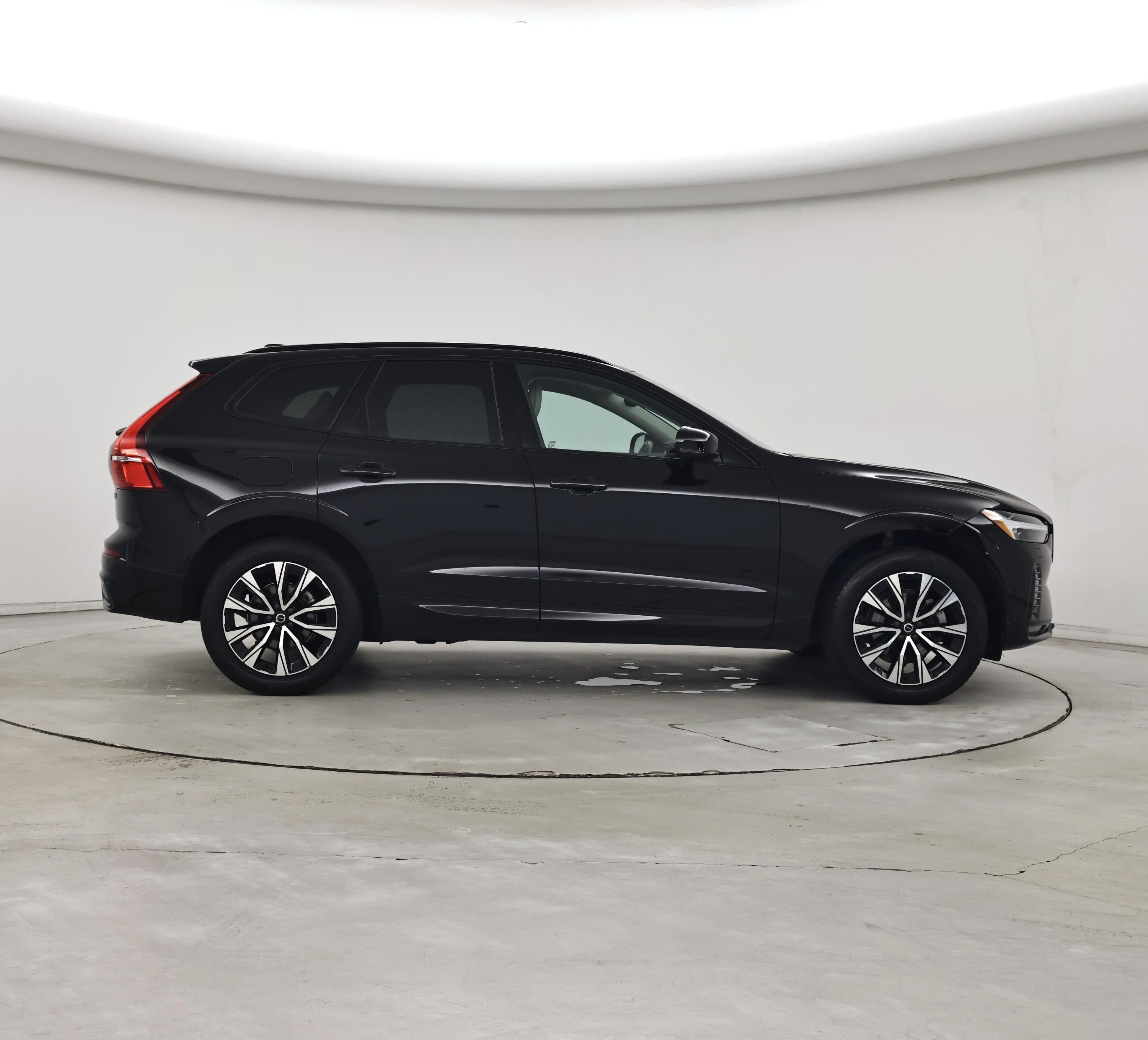 Thumbnail: 2023 Volvo XC60 - 7