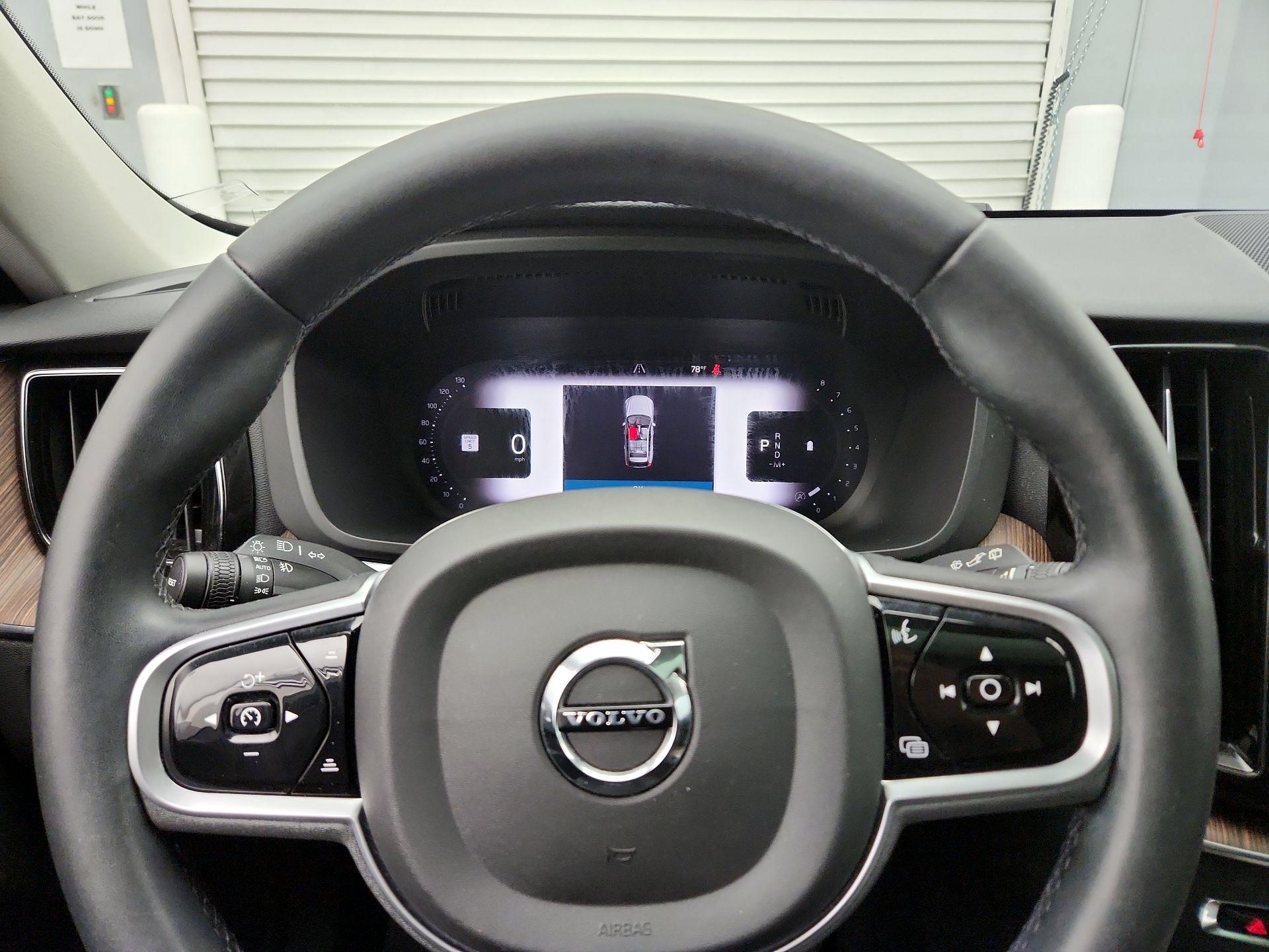 Thumbnail: 2023 Volvo XC60 - 10