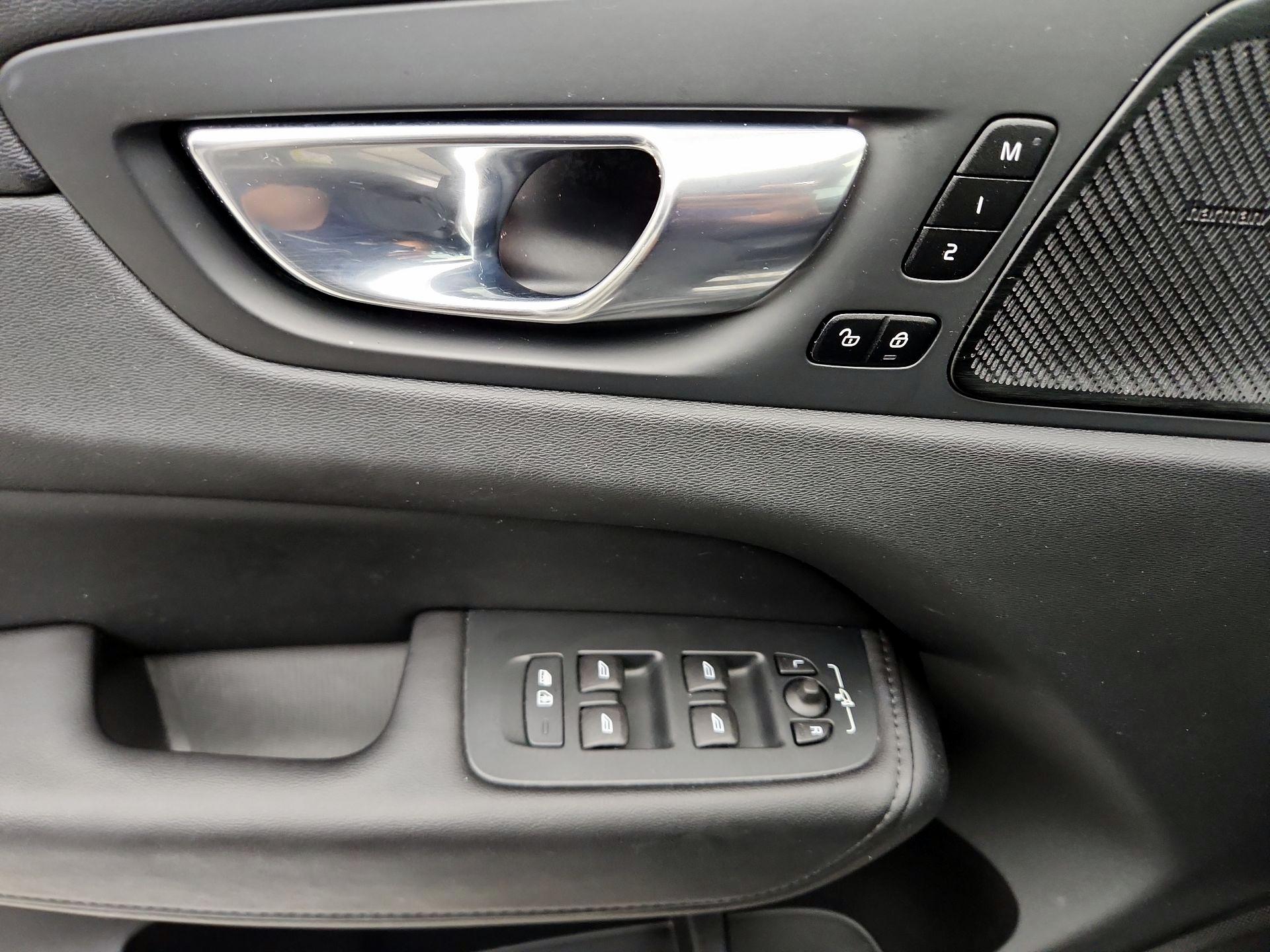 Thumbnail: 2023 Volvo XC60 - 12