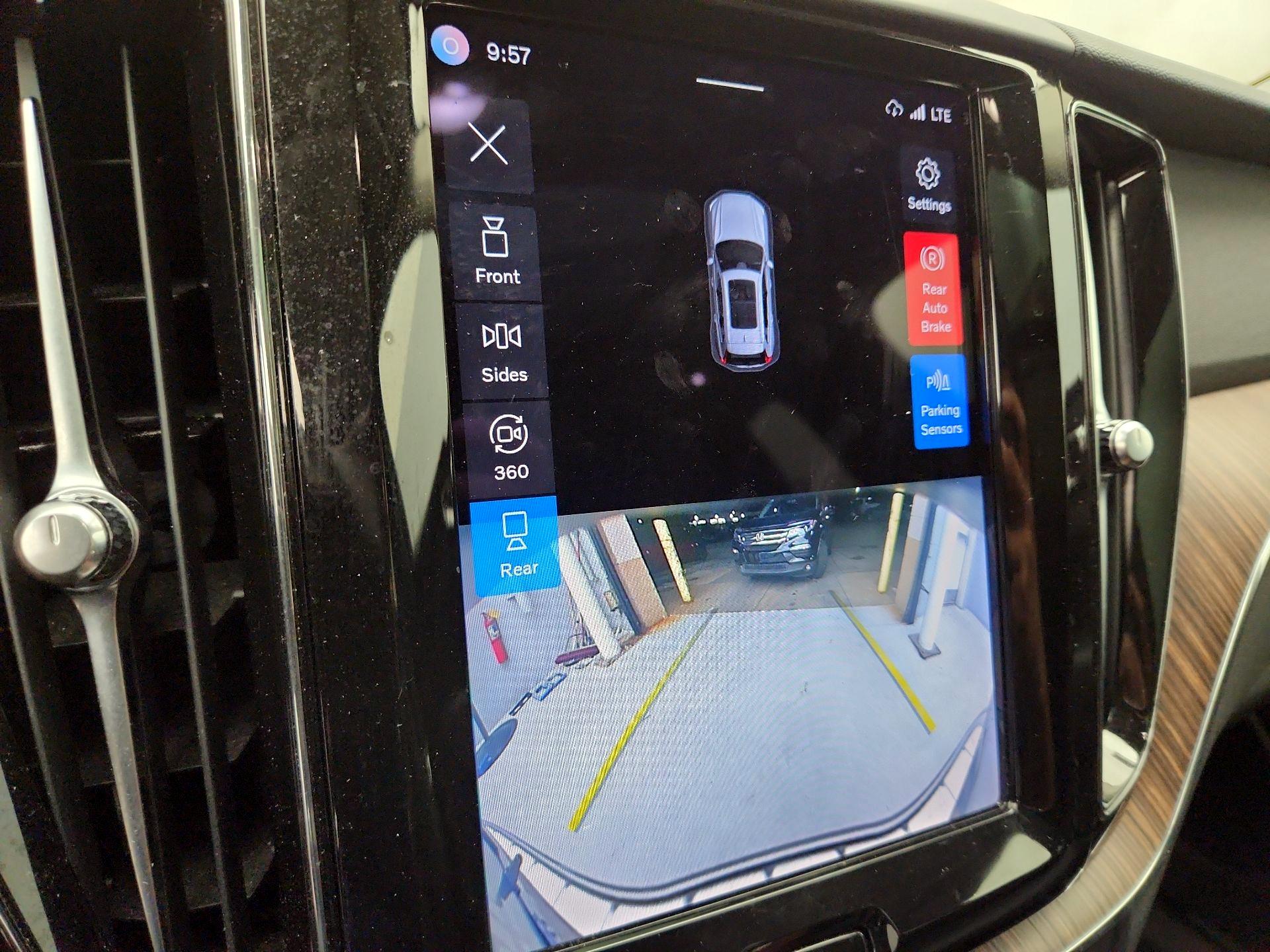 Thumbnail: 2023 Volvo XC60 - 14