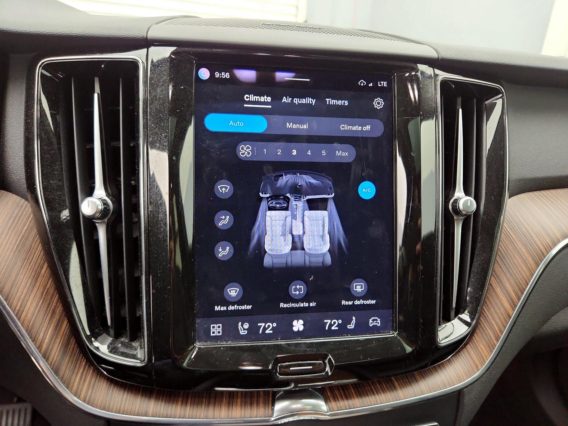 Thumbnail: 2023 Volvo XC60 - 16