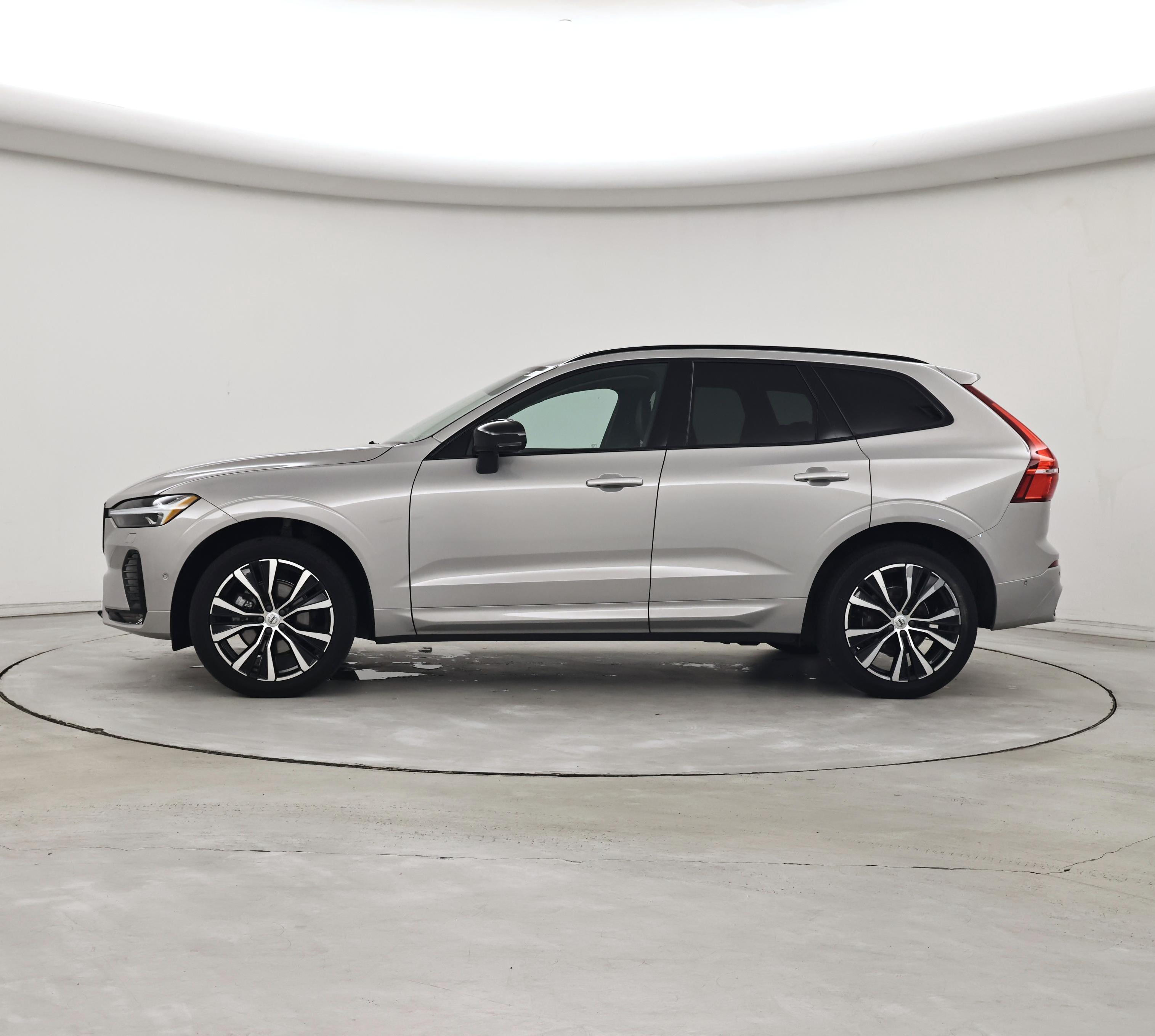 Thumbnail: 2023 Volvo XC60 - 3