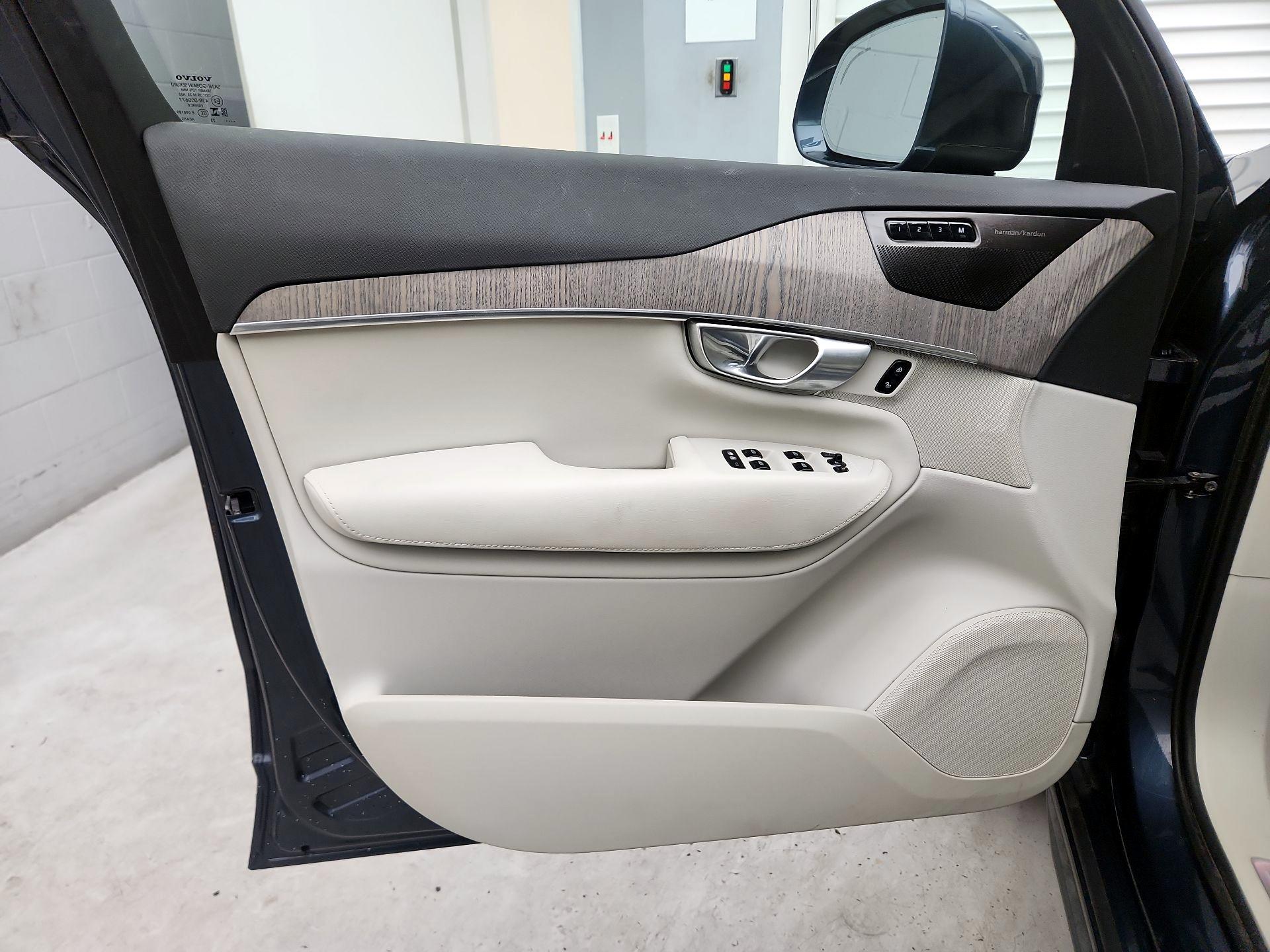 Thumbnail: 2023 Volvo XC90 - 12