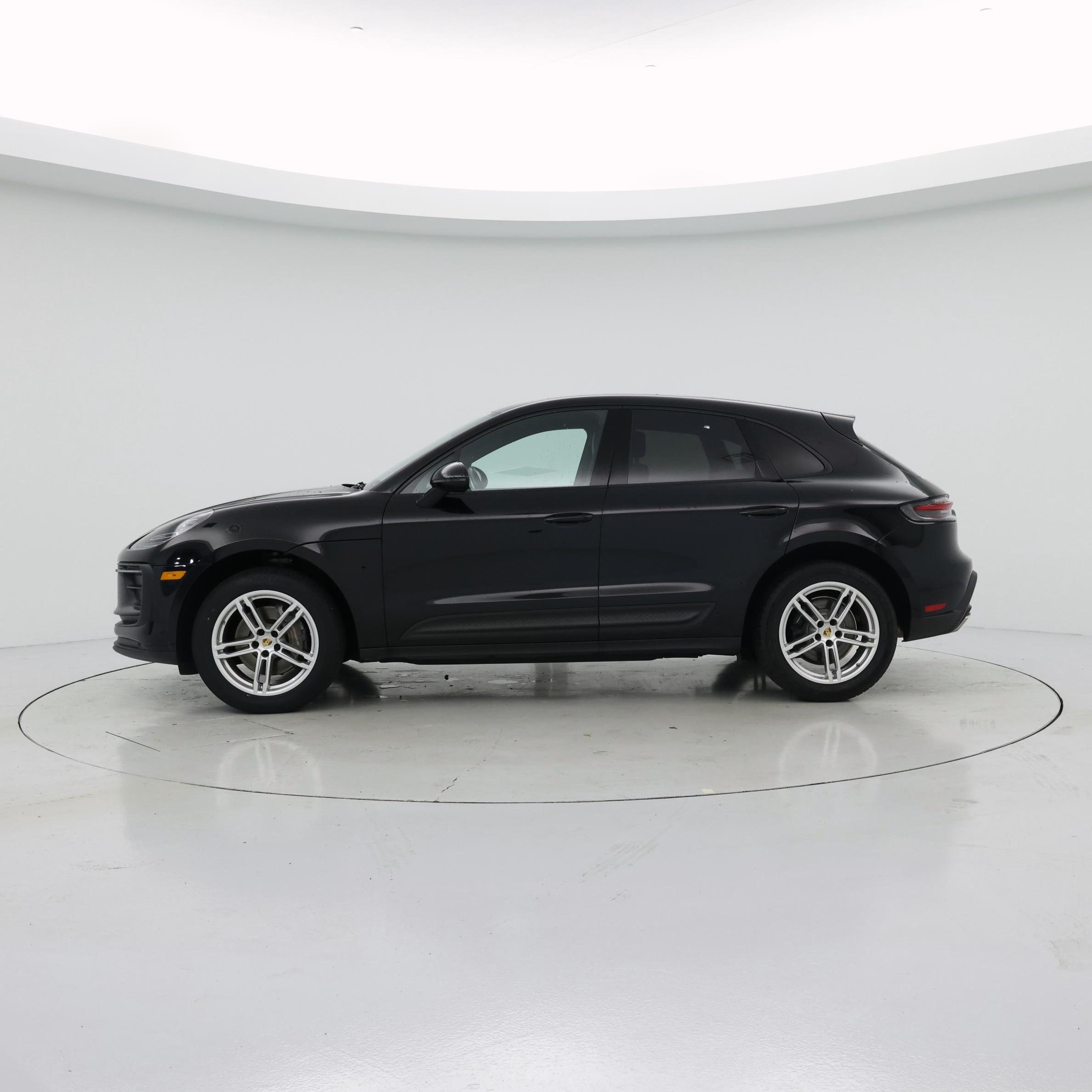 Thumbnail: 2022 Porsche Macan - 3