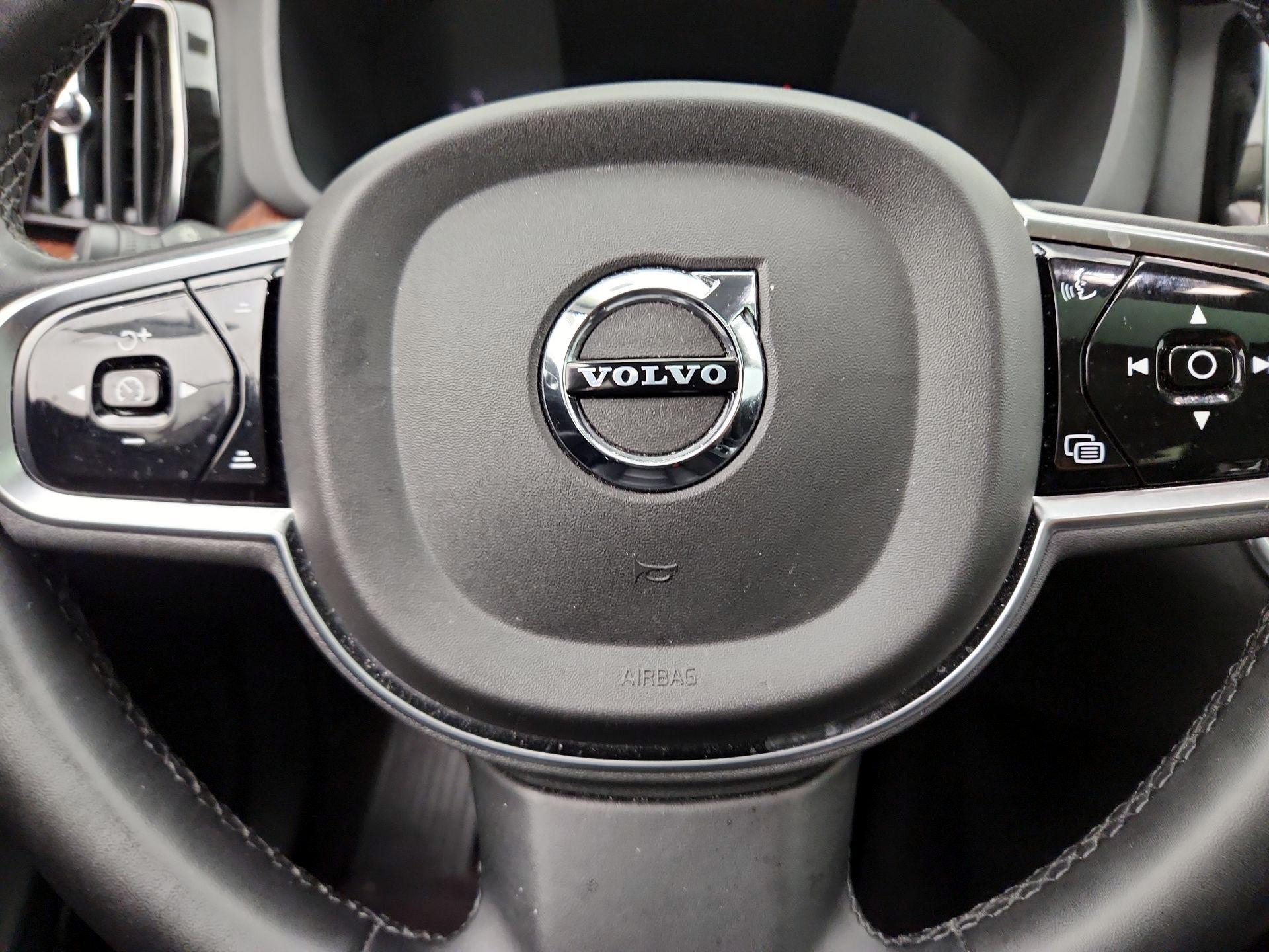 Thumbnail: 2023 Volvo XC60 - 10