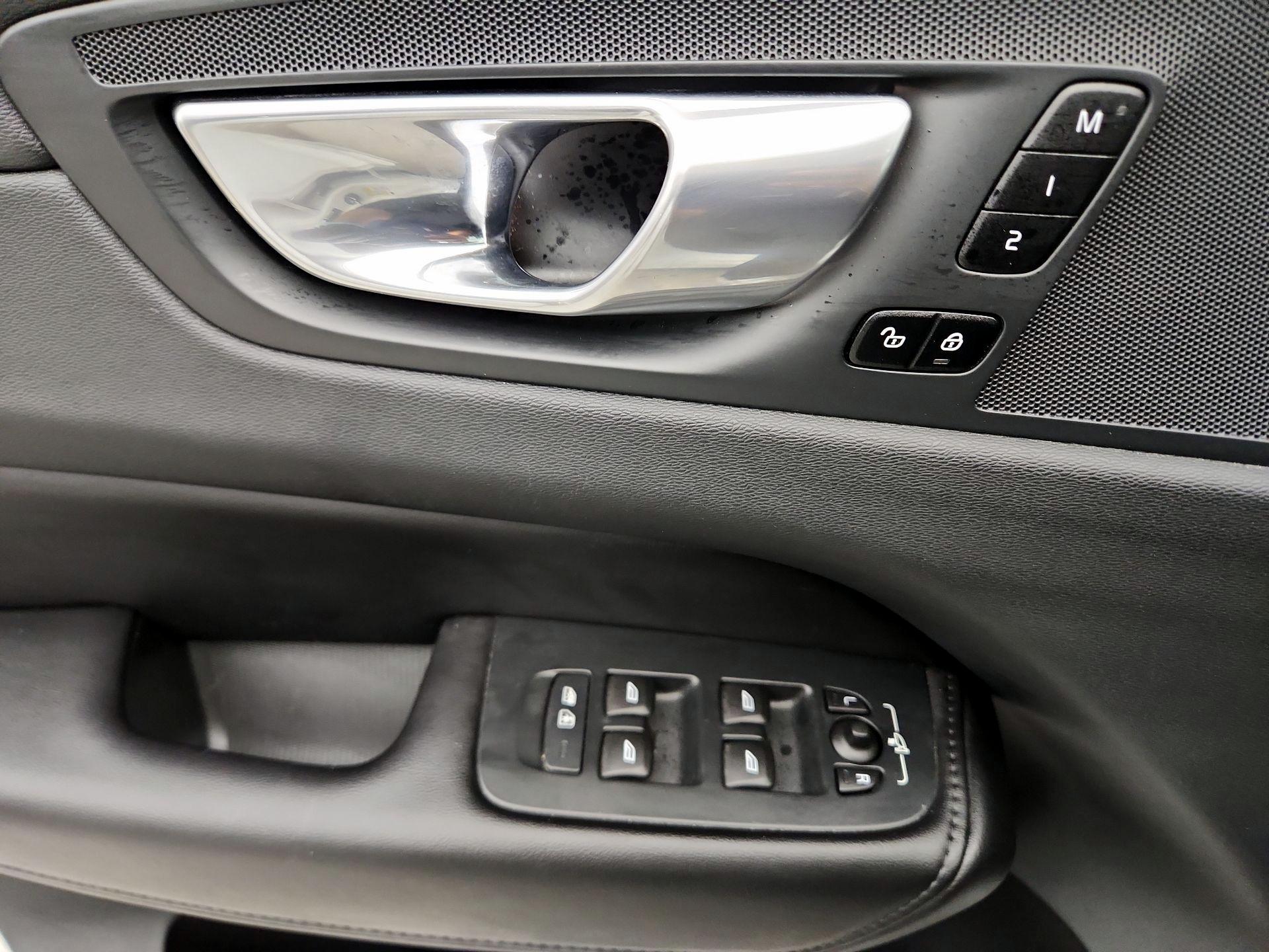 Thumbnail: 2023 Volvo XC60 - 12