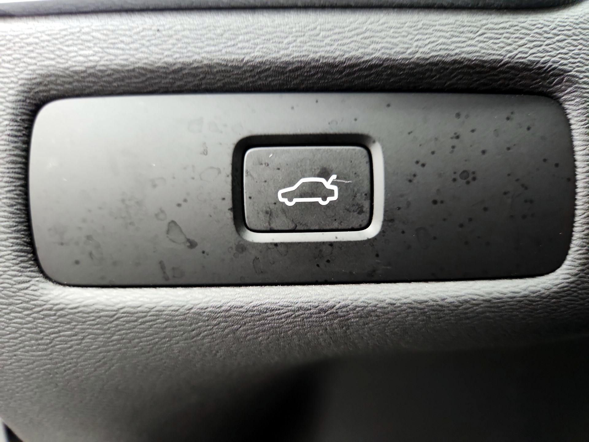 Thumbnail: 2023 Volvo XC60 - 13