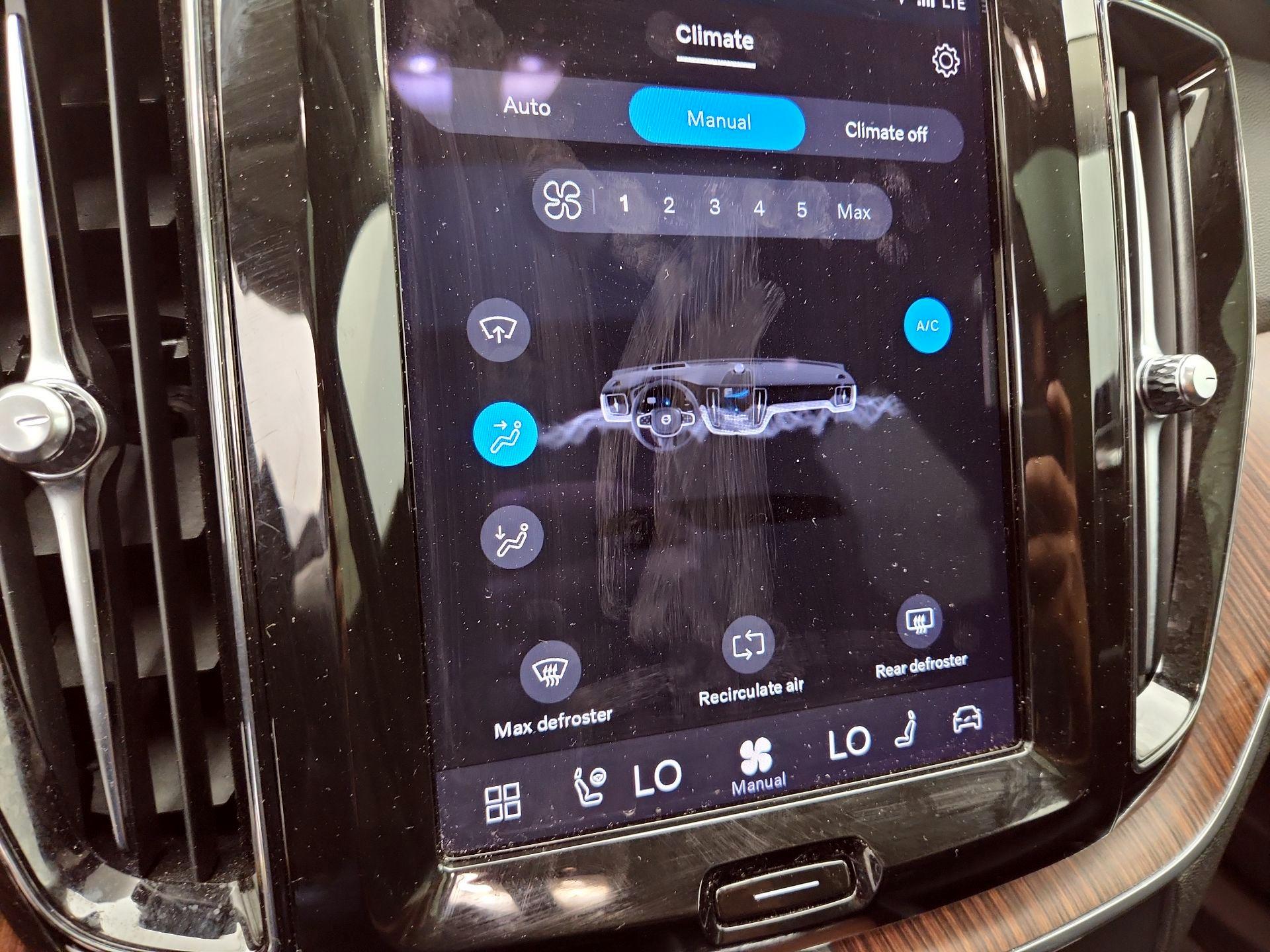 Thumbnail: 2023 Volvo XC60 - 17